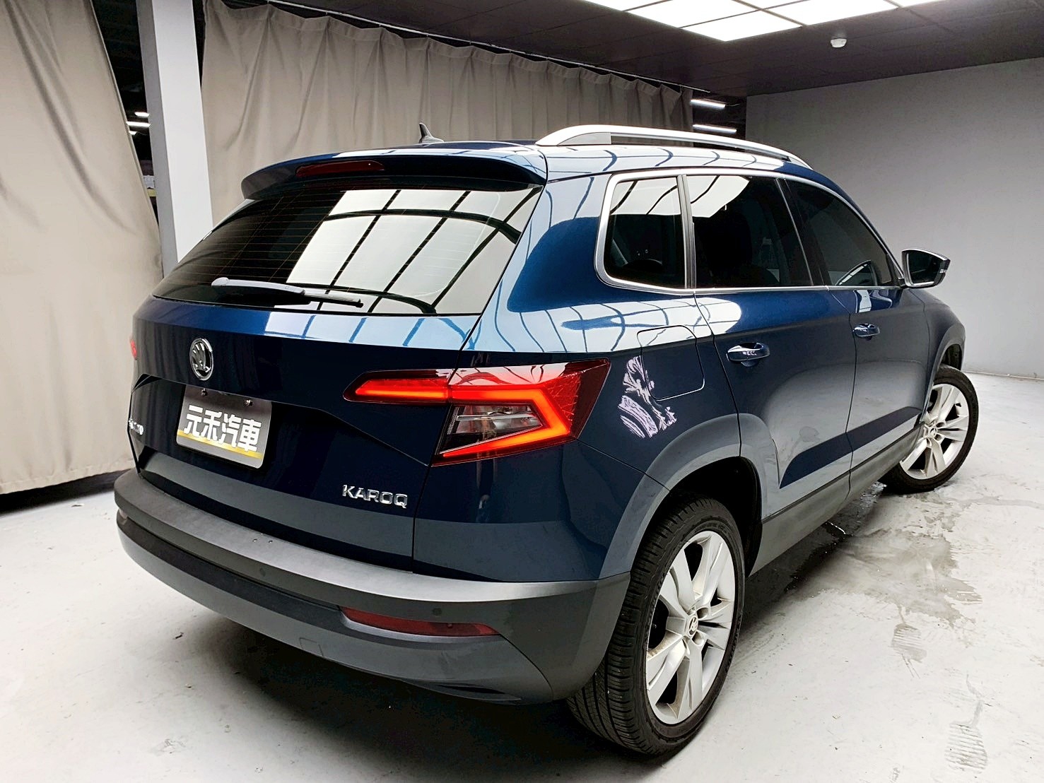 全台到府賞車 2019 Skoda Karoq TSI 尊榮版『小李經理』元禾國際車業/中古車/促銷中  第18張相片