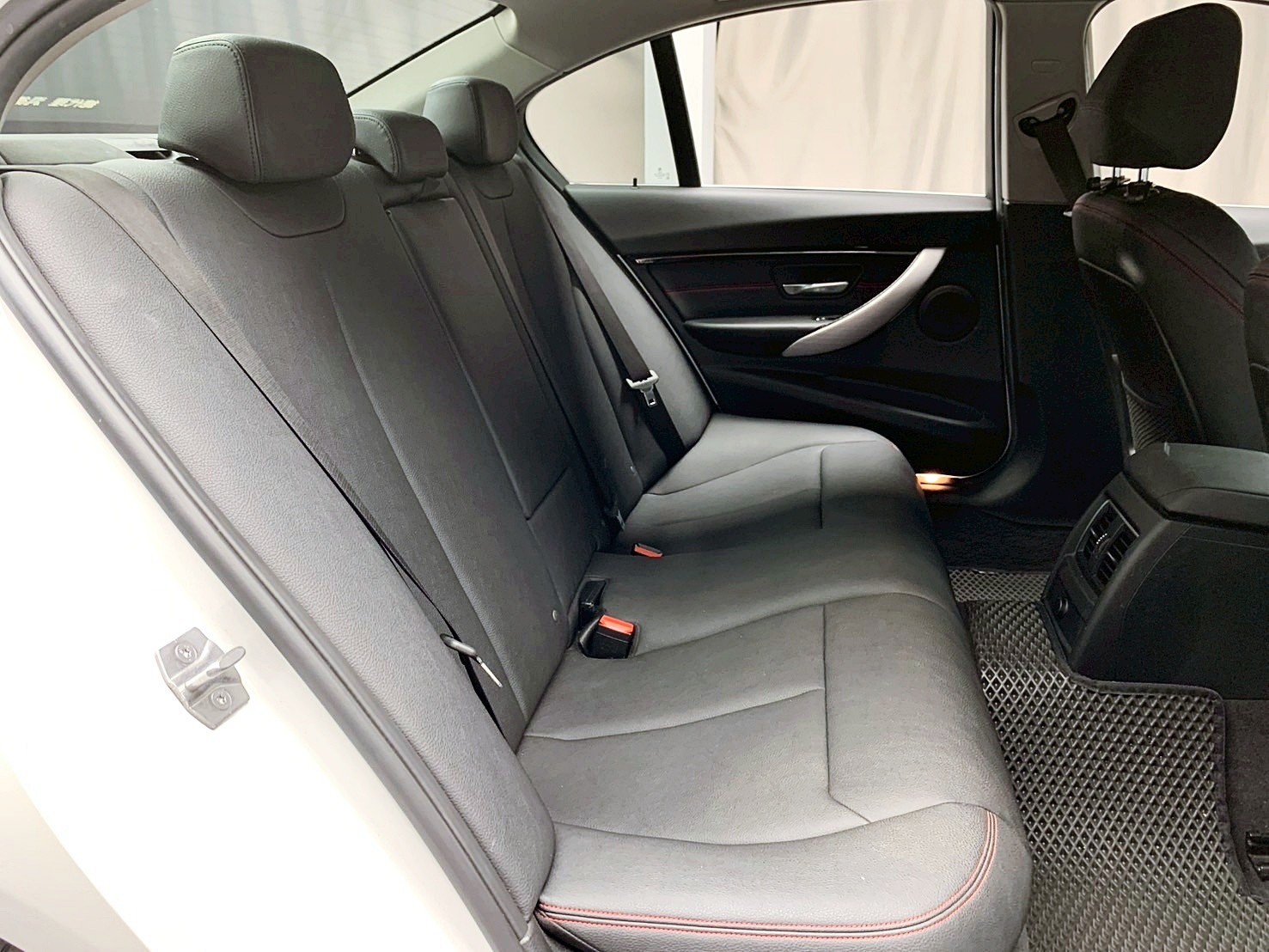 全台到府賞車 2017/18 BMW 320i Sedan Sport F30型『小李經理』元禾國際車業/中古車/促銷中  第12張相片