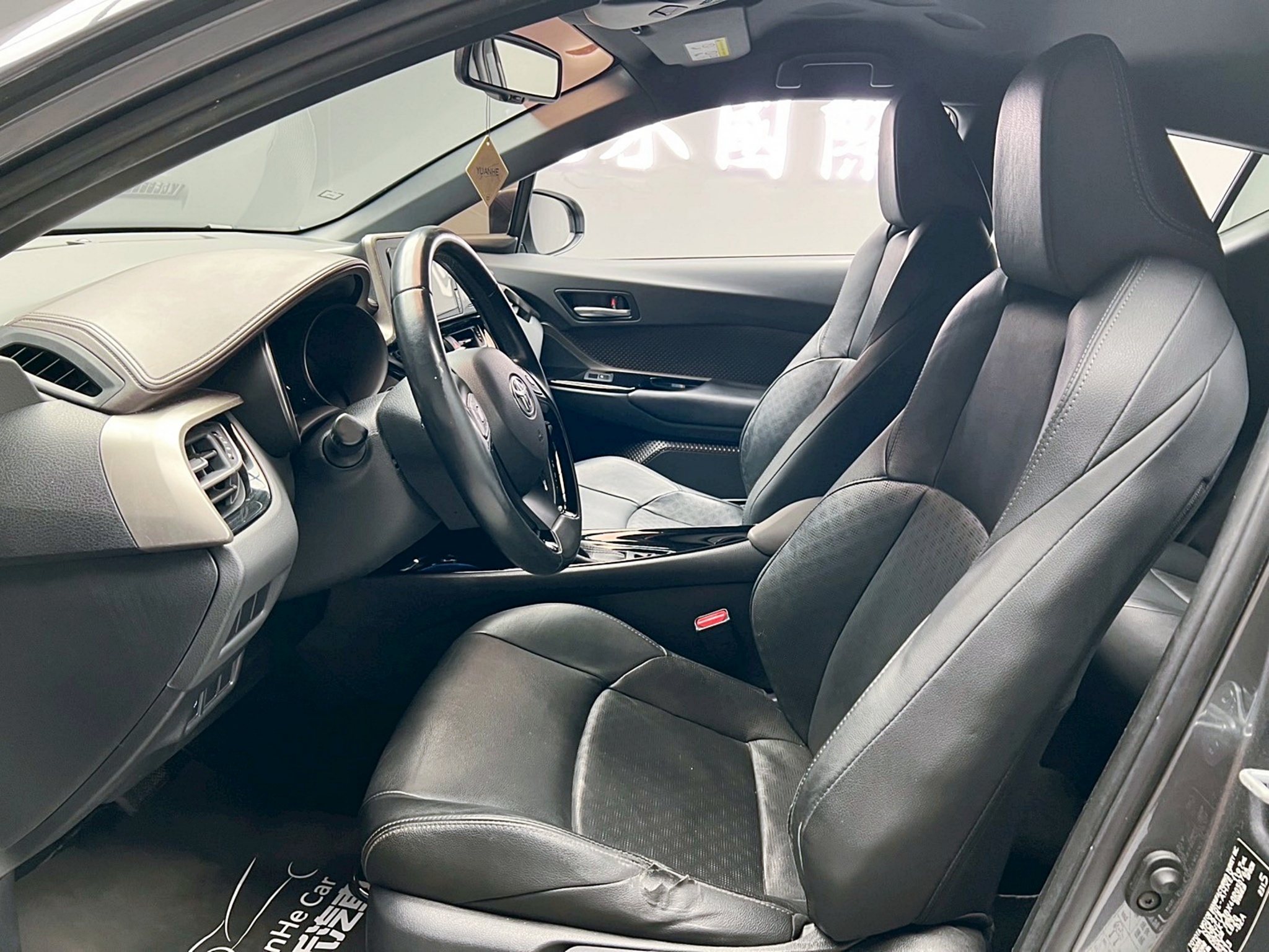 全台到府賞車 2018/19 Toyota CHR 豪華版『小李經理』元禾國際車業/中古車/促銷中  第13張相片