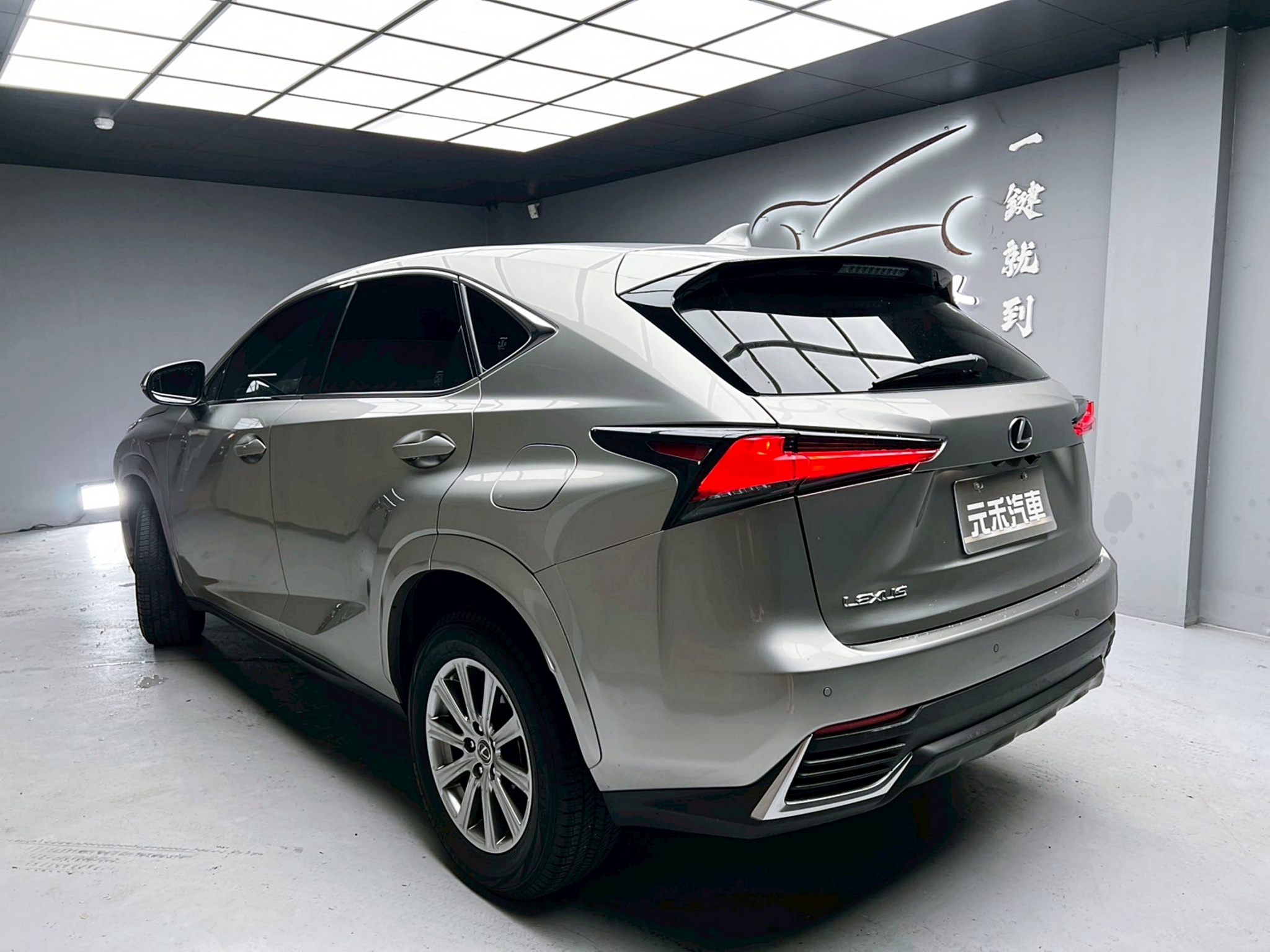 全台到府賞車 2017/18 Lexus NX200 菁英版『小李經理』元禾國際車業/中古車/促銷中  第3張相片