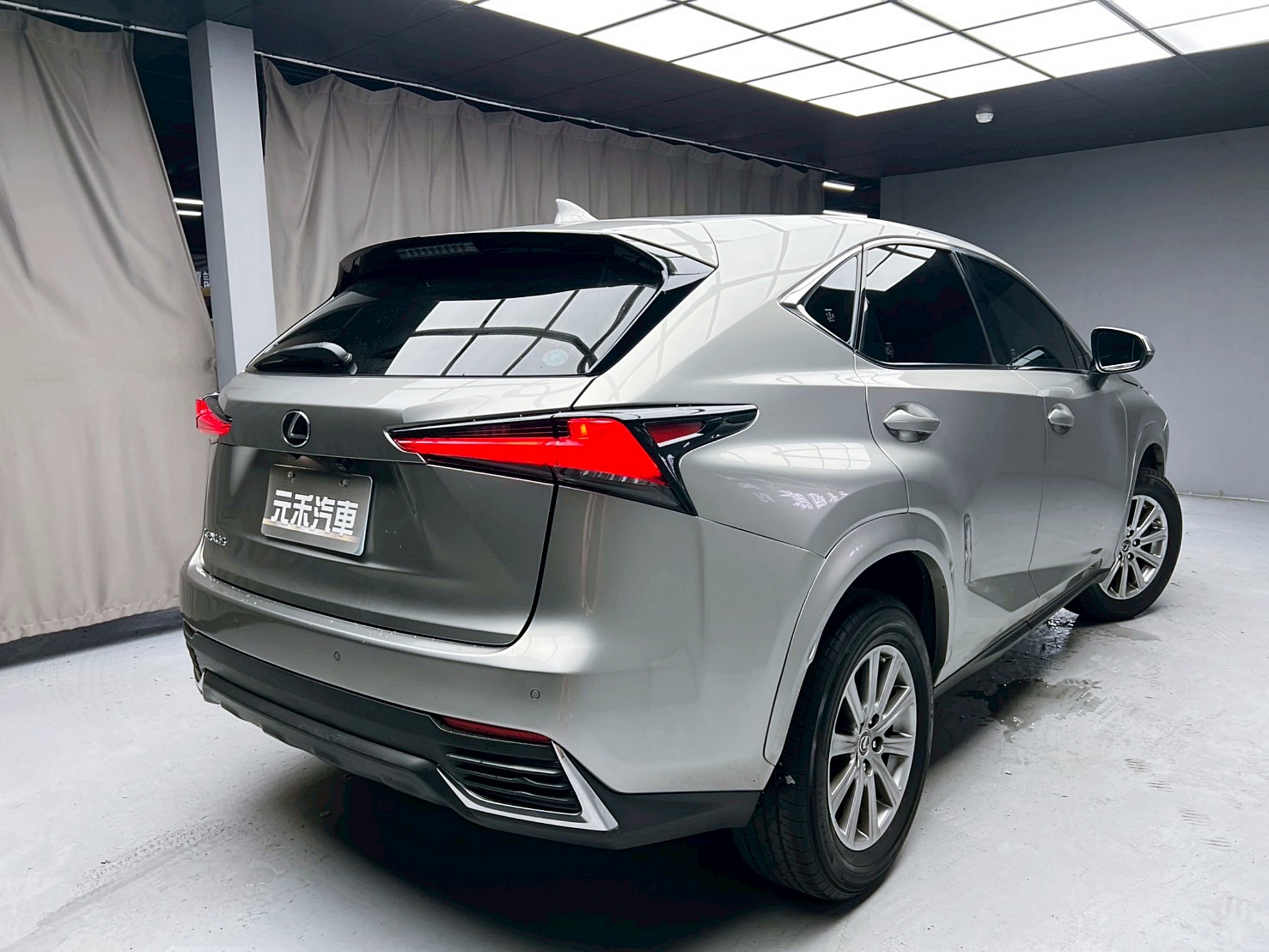 全台到府賞車 2017/18 Lexus NX200 菁英版『小李經理』元禾國際車業/中古車/促銷中  第18張相片