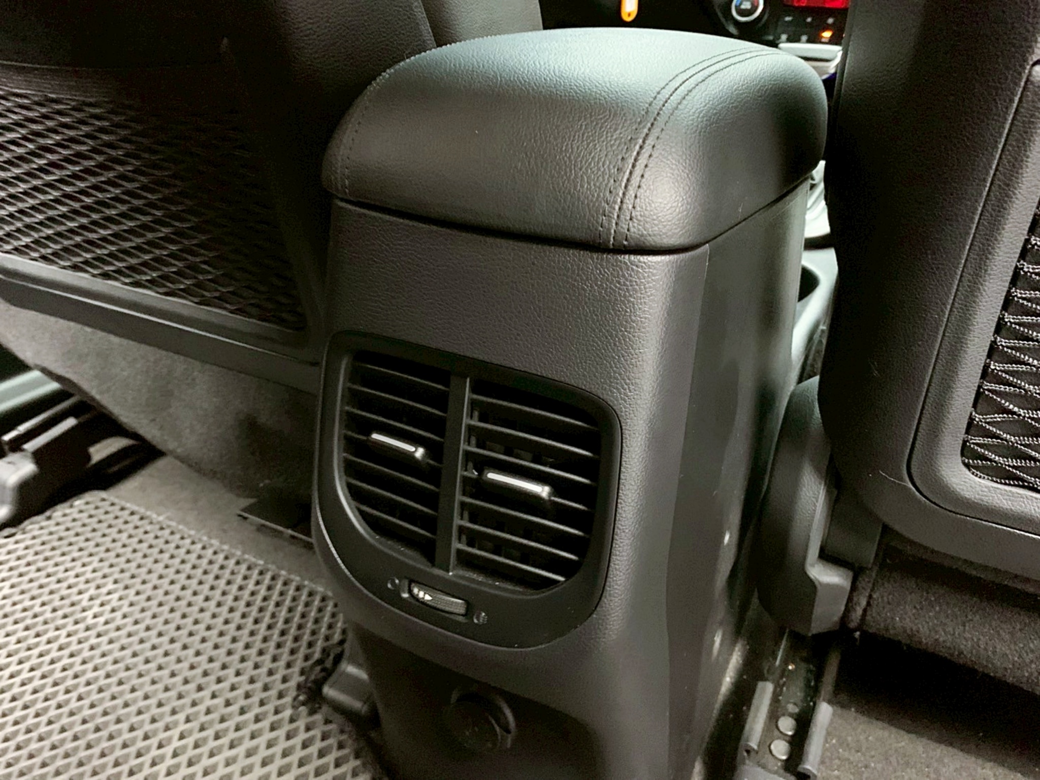 全台到府賞車 2018 Kia Carens 五人座科技版『小李經理』元禾國際車業/中古車/促銷中  第12張相片