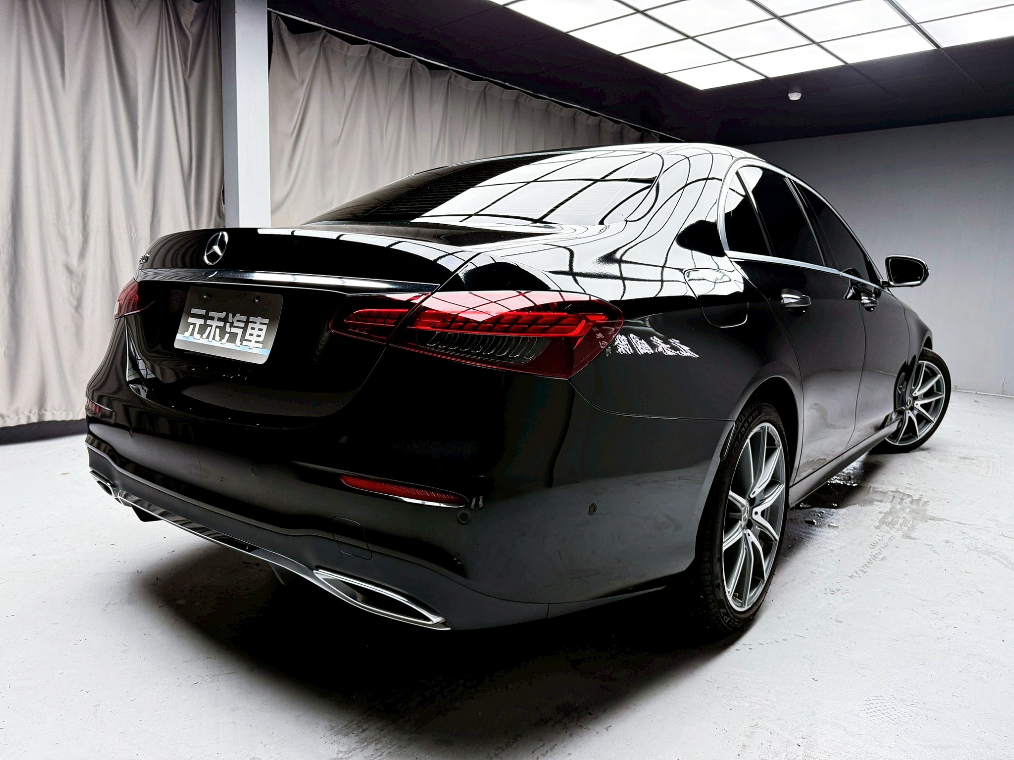 全台到府賞車 2021 Benz E300 Sedan AMG 運動版 W213型『小李經理』元禾國際車業/中古車/促銷中  第20張相片