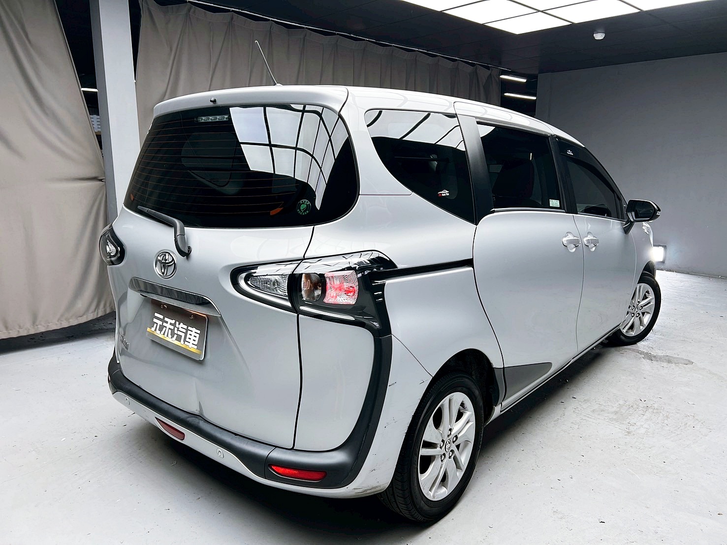 全台到府賞車 2021 Toyota Sienta 5人座豪華＋『小李經理』元禾國際車業/中古車/促銷中  第17張相片