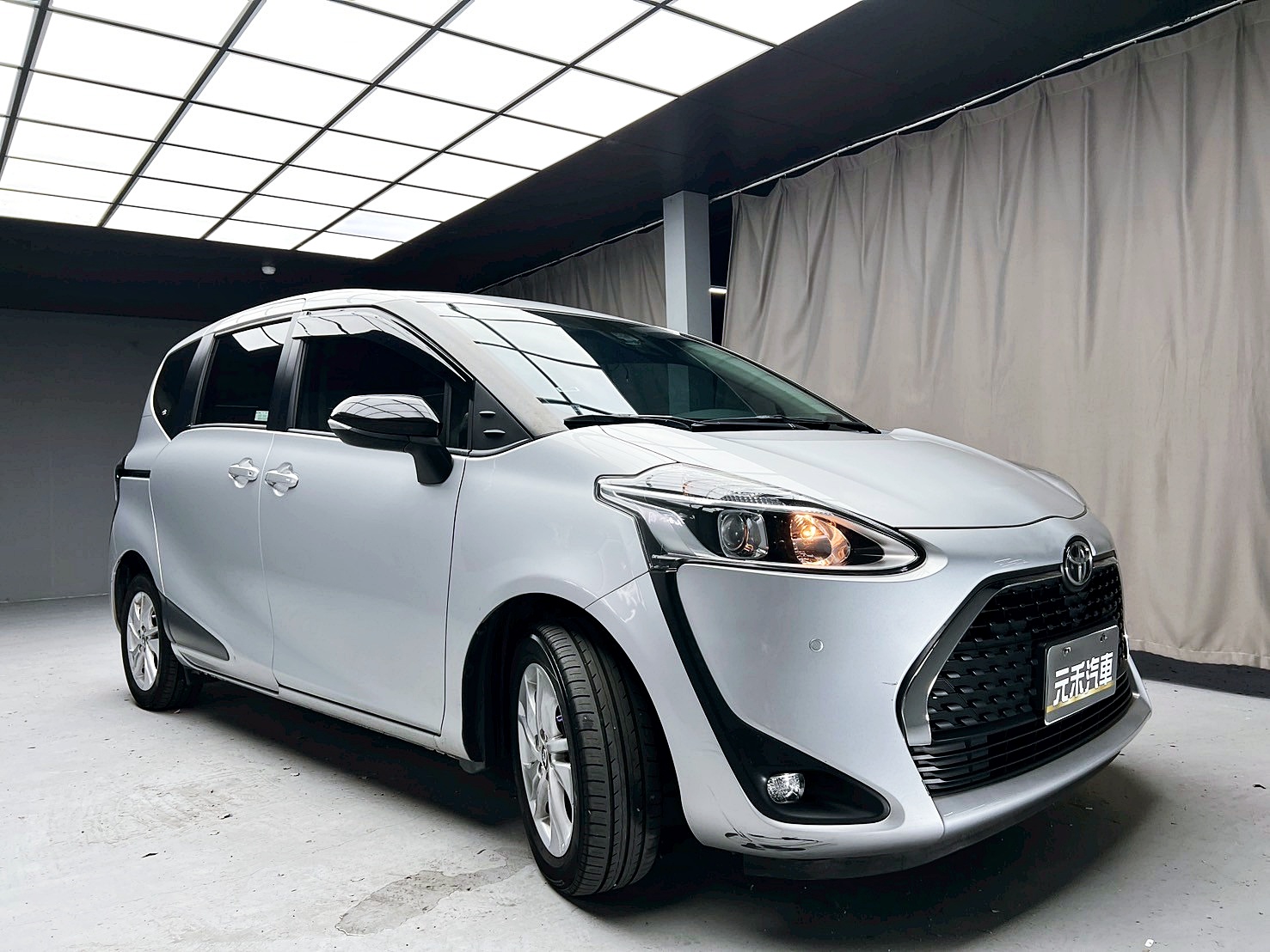 全台到府賞車 2021 Toyota Sienta 5人座豪華＋『小李經理』元禾國際車業/中古車/促銷中  第18張相片