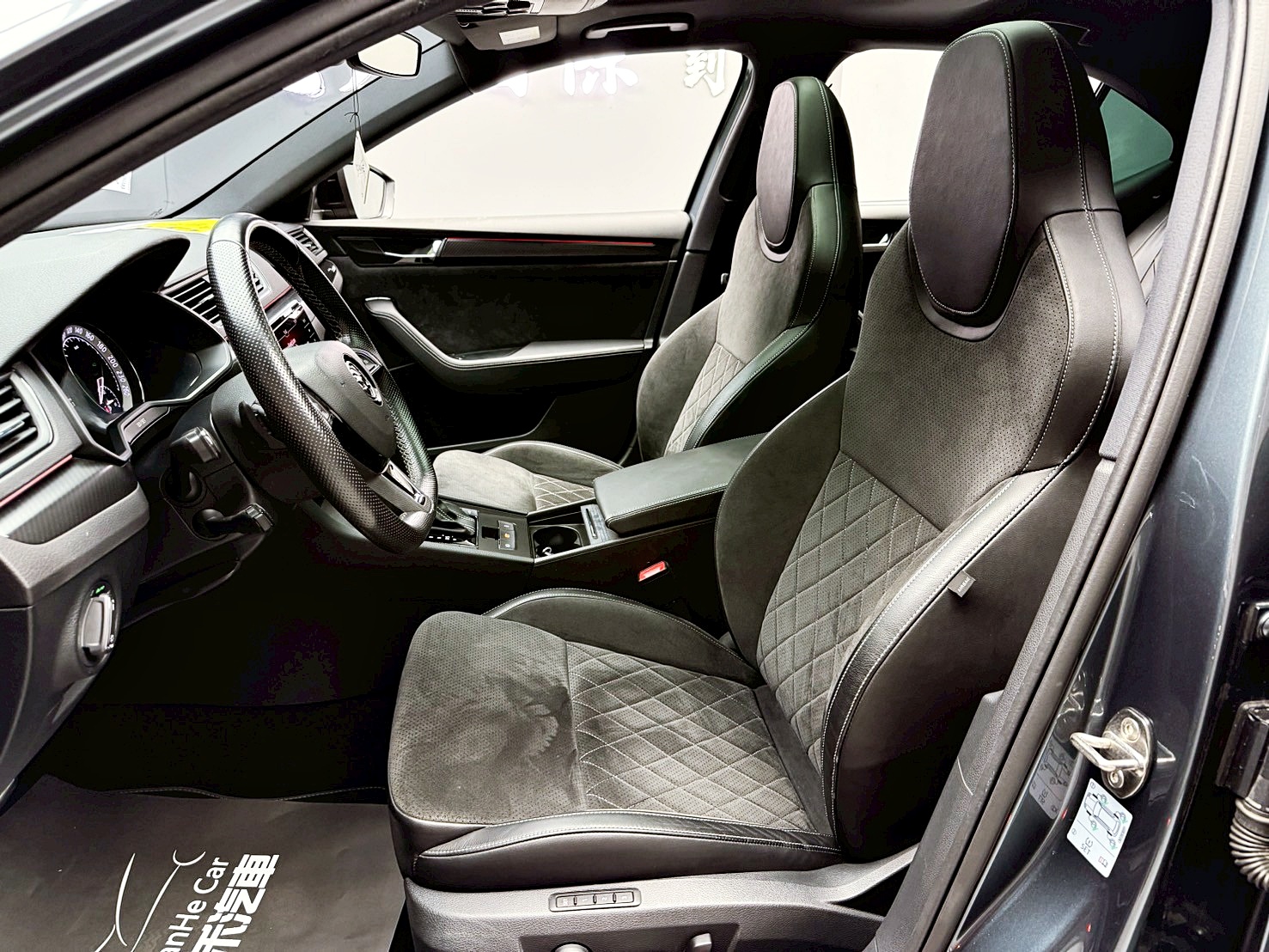 全台到府賞車 2020 Skoda Superb Sport Line 4X4『小李經理』元禾國際車業/中古車/促銷中  第5張相片