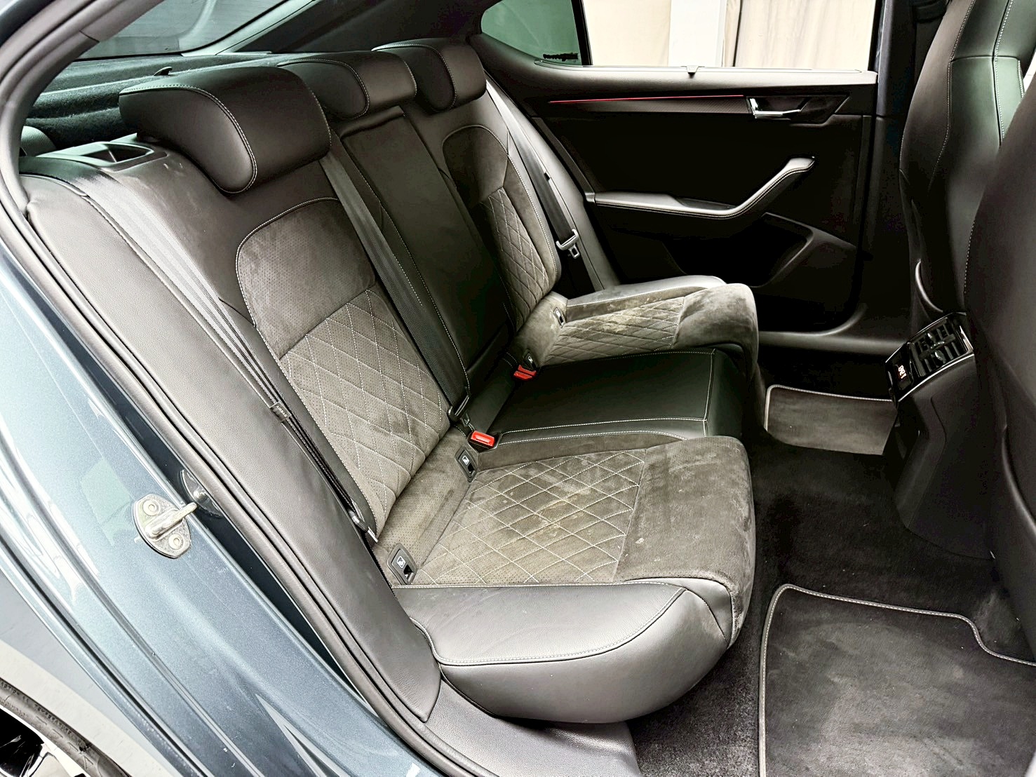 全台到府賞車 2020 Skoda Superb Sport Line 4X4『小李經理』元禾國際車業/中古車/促銷中  第7張相片