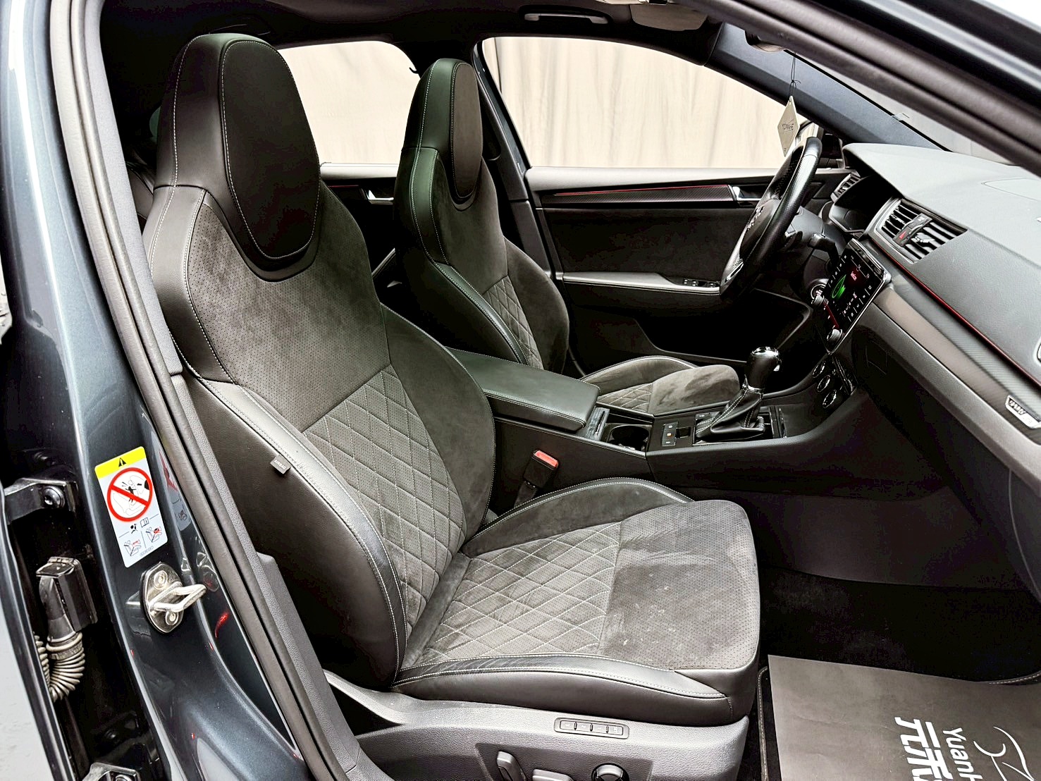 全台到府賞車 2020 Skoda Superb Sport Line 4X4『小李經理』元禾國際車業/中古車/促銷中  第8張相片