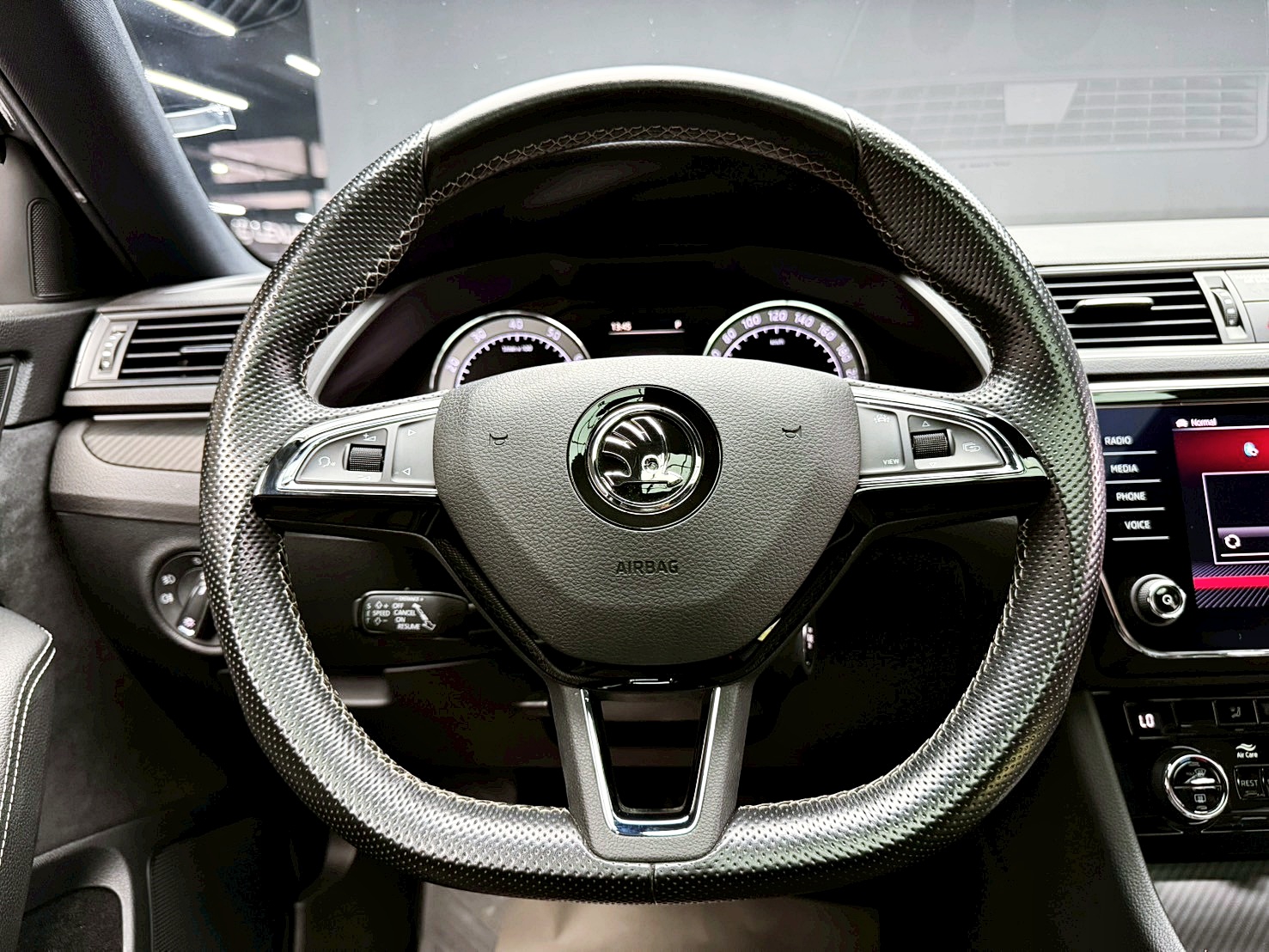 全台到府賞車 2020 Skoda Superb Sport Line 4X4『小李經理』元禾國際車業/中古車/促銷中  第15張相片