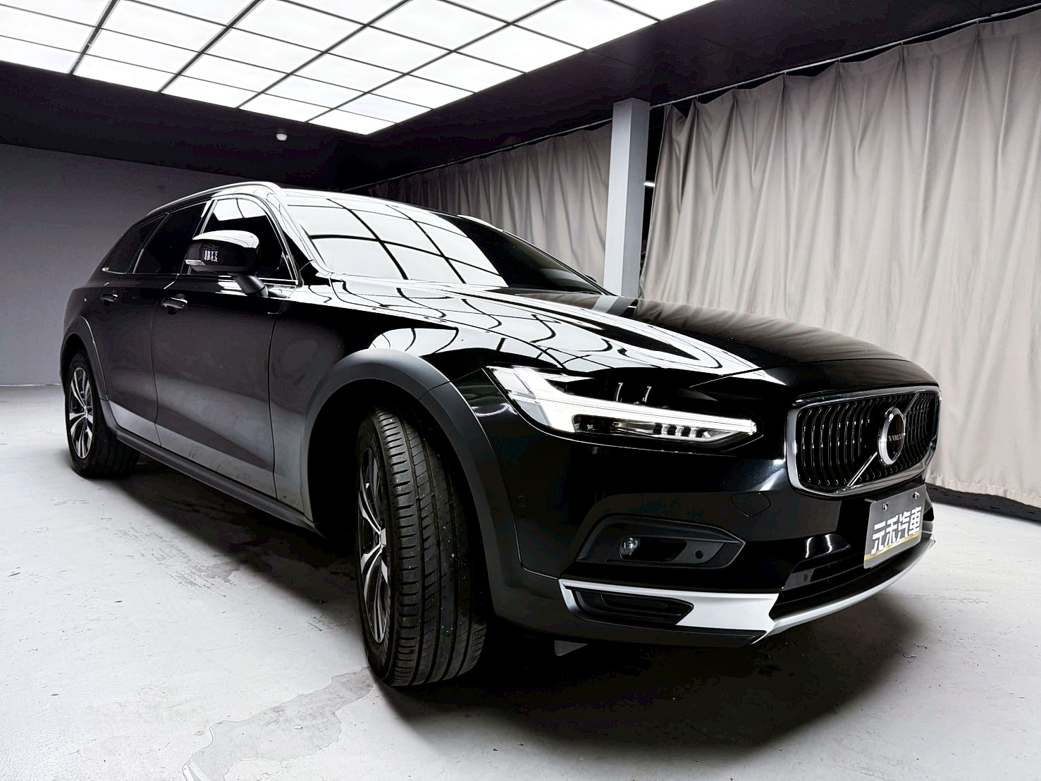 全台到府賞車 2022 Volvo V90 Cross Country B5 Momentum『小李經理』元禾國際車業/中古車/促銷中  第19張相片