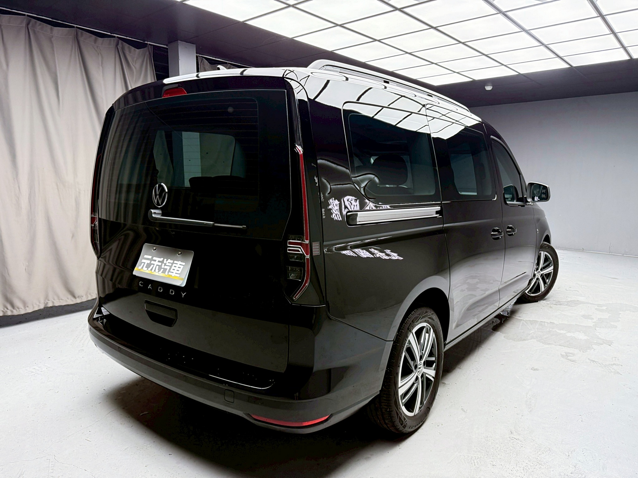 全台到府賞車 2023 Volkswagen Caddy Maxi TDI Life 七人座『小李經理』元禾國際車業/中古車/促銷中  第19張相片