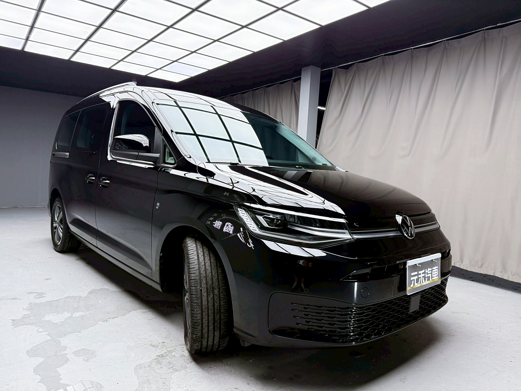 全台到府賞車 2023 Volkswagen Caddy Maxi TDI Life 七人座『小李經理』元禾國際車業/中古車/促銷中  第20張相片