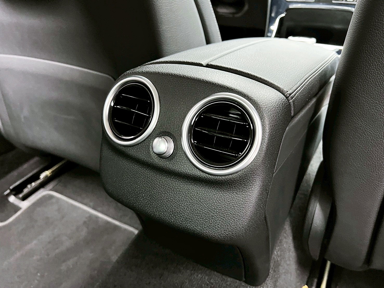 全台到府賞車 2018 Benz C200 Sedan EQBoost W205型『小李經理』元禾國際車業/中古車/促銷中  第11張相片