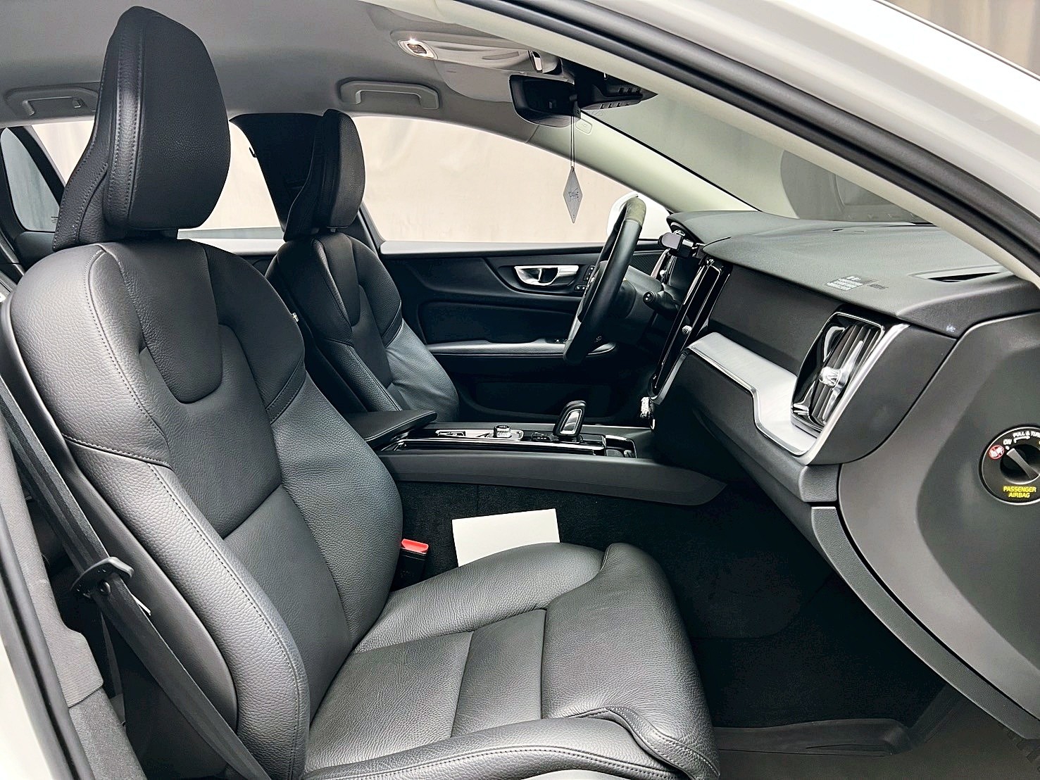 全台到府賞車 2021 Volvo V60 B4 Momentum『小李經理』元禾國際車業/中古車/促銷中  第9張相片