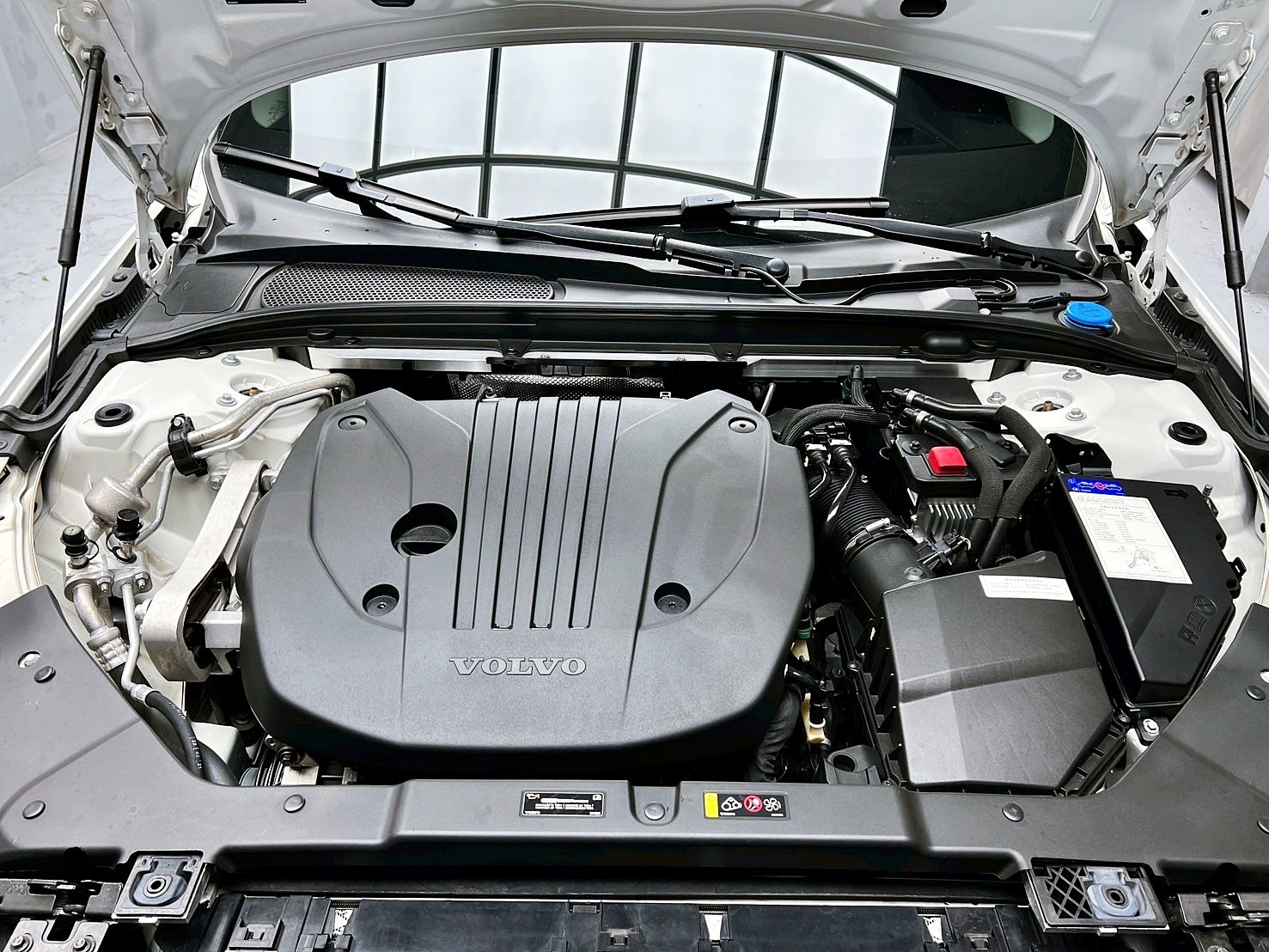 全台到府賞車 2021 Volvo V60 B4 Momentum『小李經理』元禾國際車業/中古車/促銷中  第14張相片