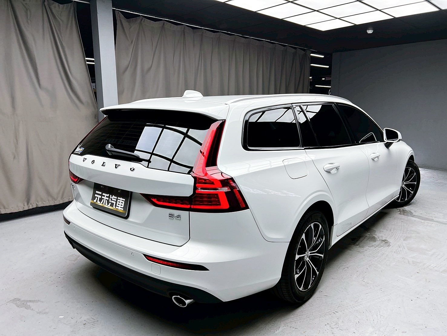 全台到府賞車 2021 Volvo V60 B4 Momentum『小李經理』元禾國際車業/中古車/促銷中  第16張相片