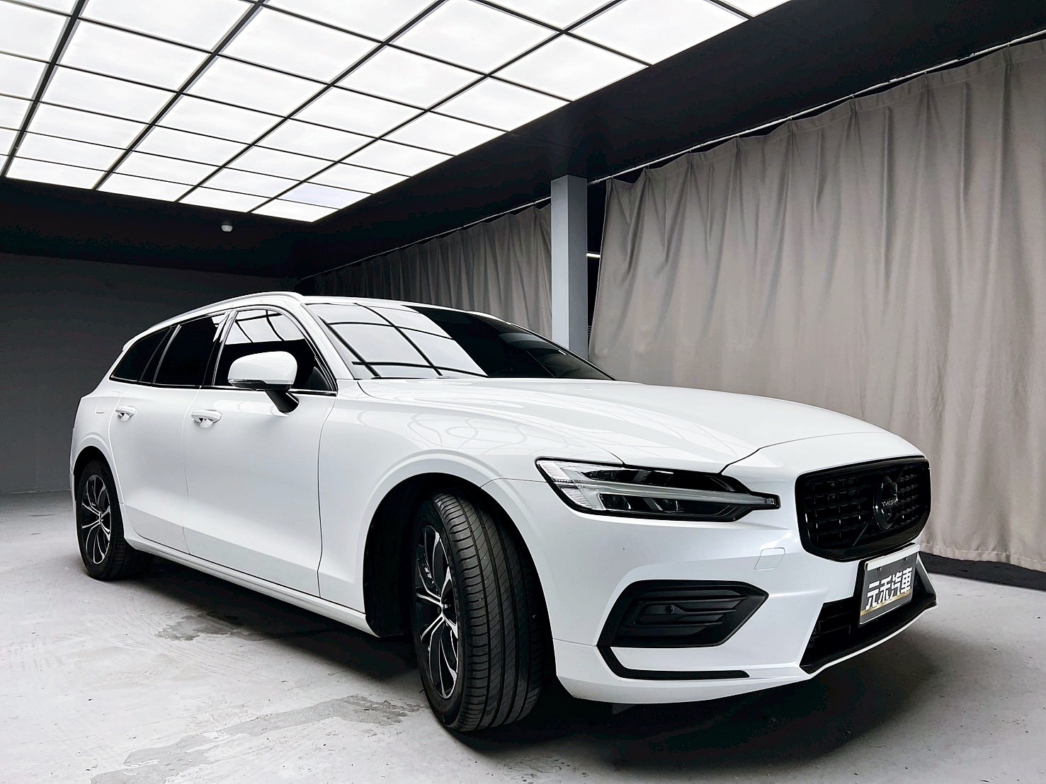 全台到府賞車 2021 Volvo V60 B4 Momentum『小李經理』元禾國際車業/中古車/促銷中  第17張相片