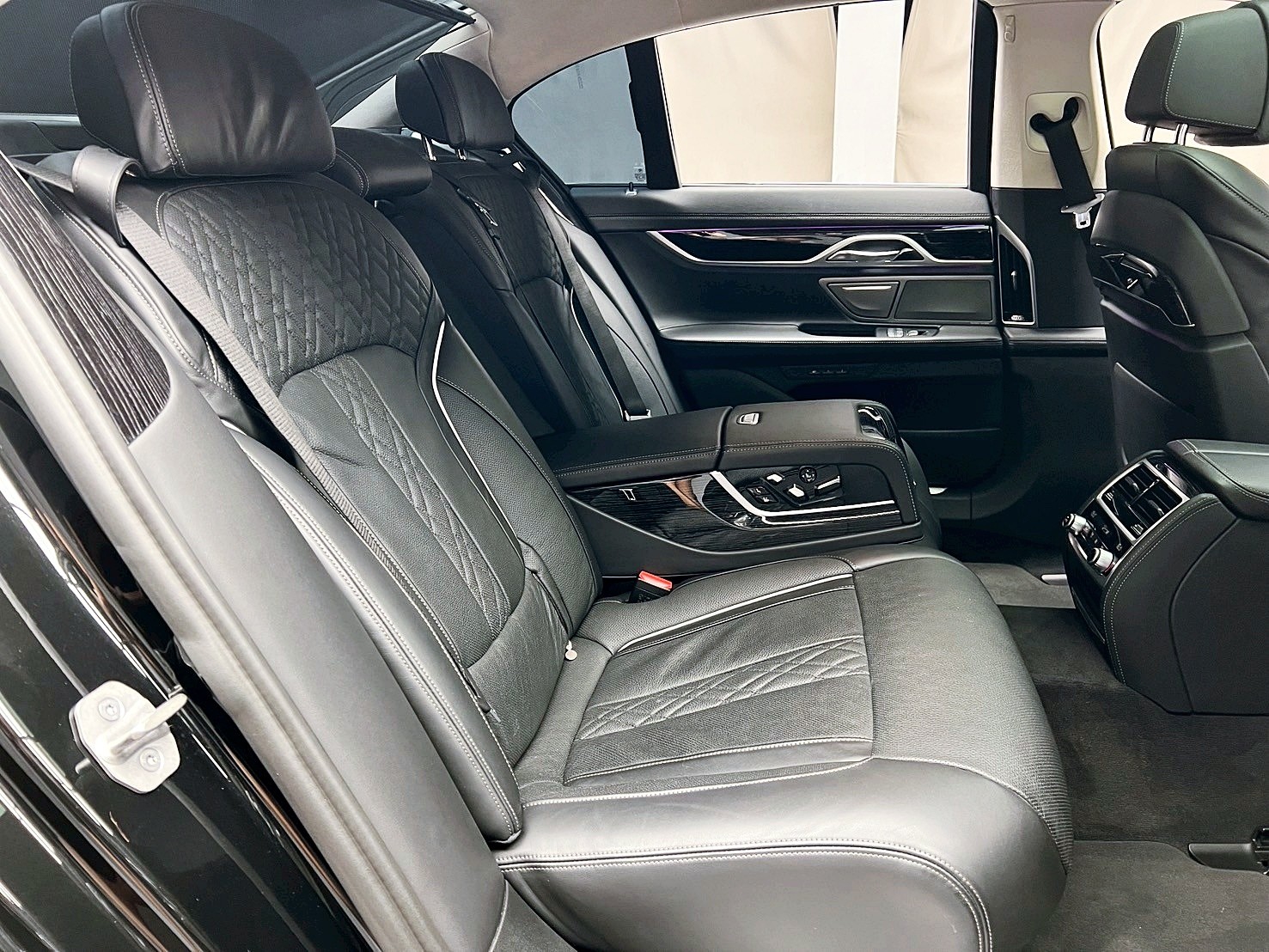 全台到府賞車 2022 BMW 730i M-Sport 層峰旗艦版 G11型『小李經理』元禾國際車業/中古車/促銷中  第19張相片