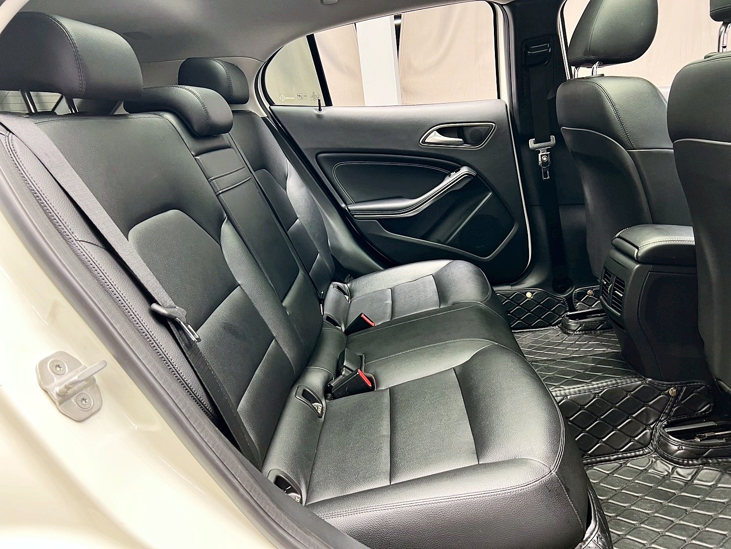 全台到府賞車 2014 Benz GLA250 4MATIC AMG X156型『小李經理』元禾國際車業/中古車/促銷中  第12張相片