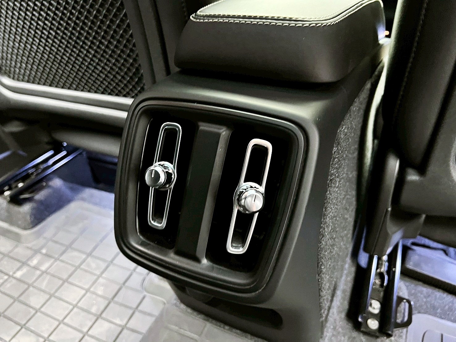 全台到府賞車 2020/21 Volvo XC40 B5 AWD R-Design『小李經理』元禾國際車業/中古車/促銷中  第11張相片