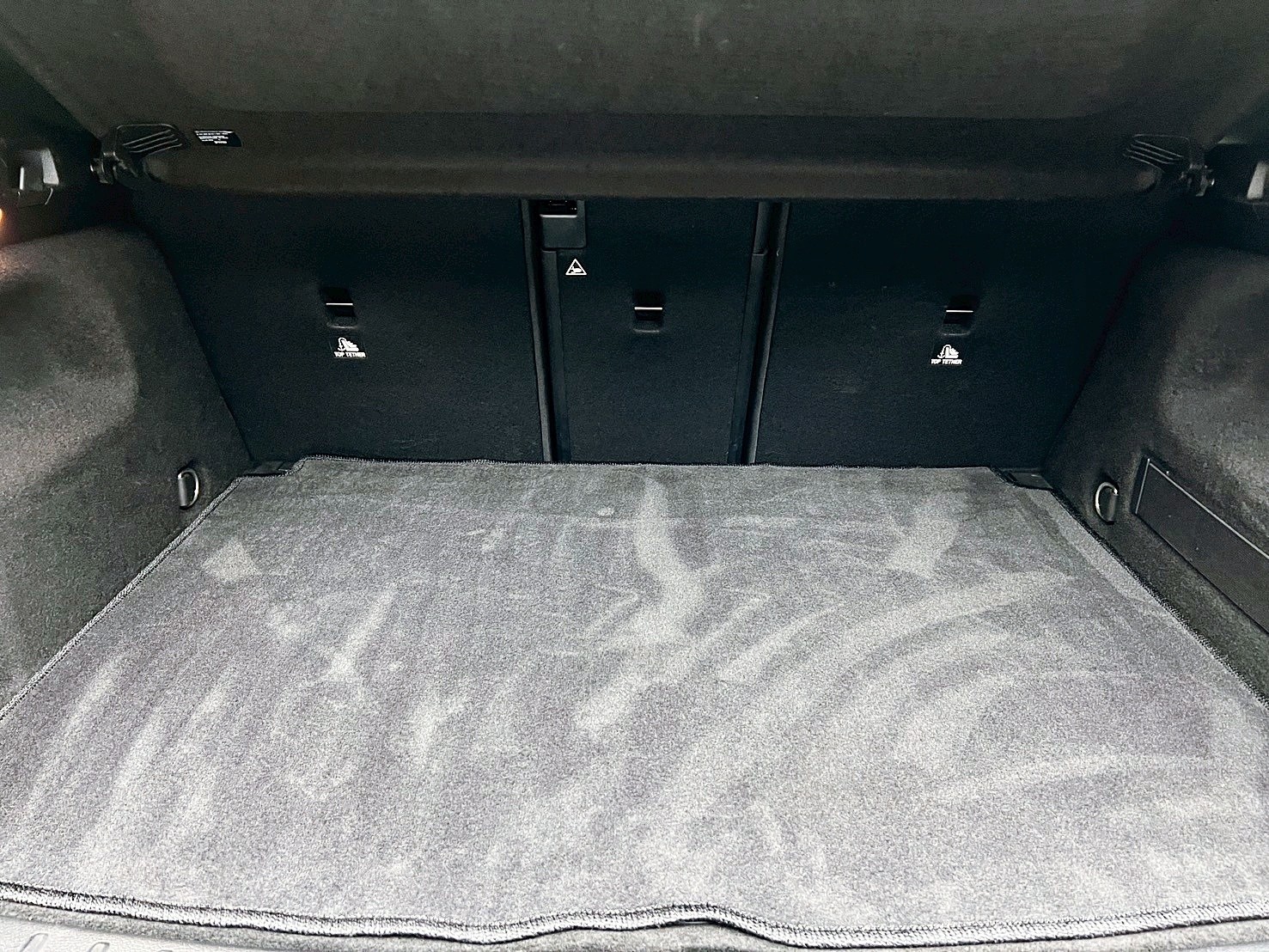 全台到府賞車 2020/21 Benz GLA180 豪華版 H247型『小李經理』元禾國際車業/中古車/促銷中  第16張相片