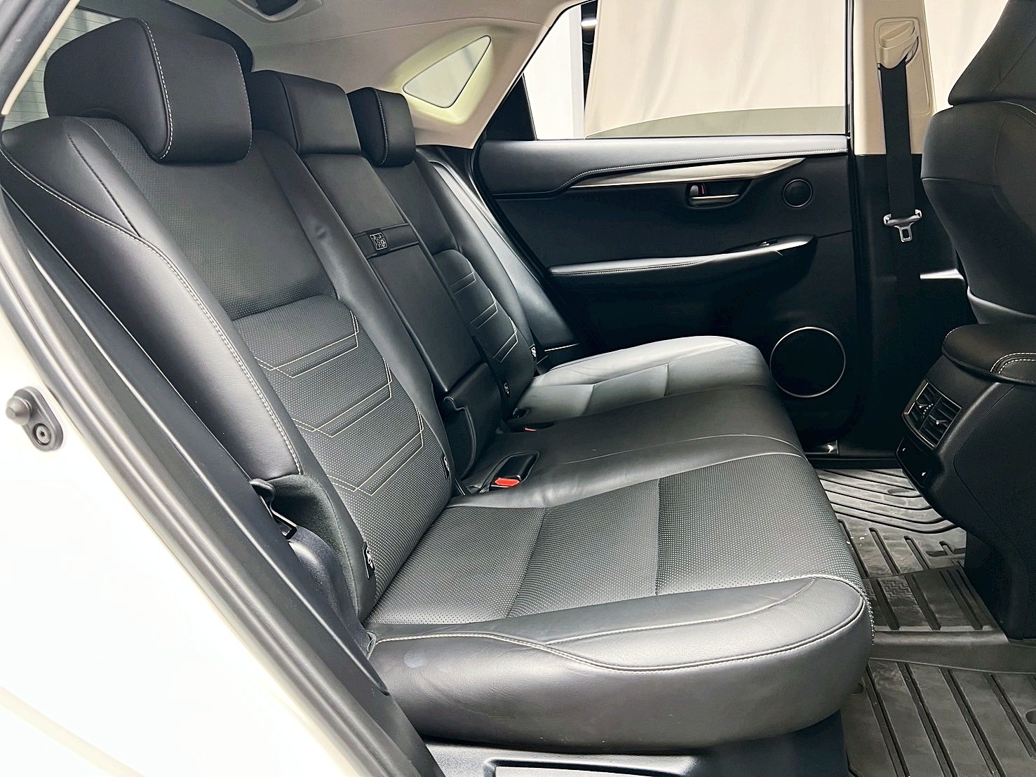 全台到府賞車 2017/18 Lexus NX300 豪華版『小李經理』元禾國際車業/中古車/促銷中  第12張相片