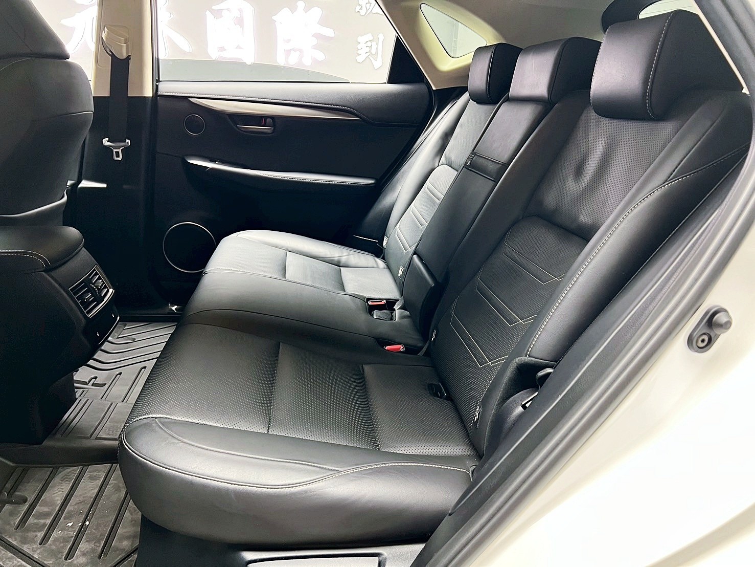 全台到府賞車 2017/18 Lexus NX300 豪華版『小李經理』元禾國際車業/中古車/促銷中  第13張相片