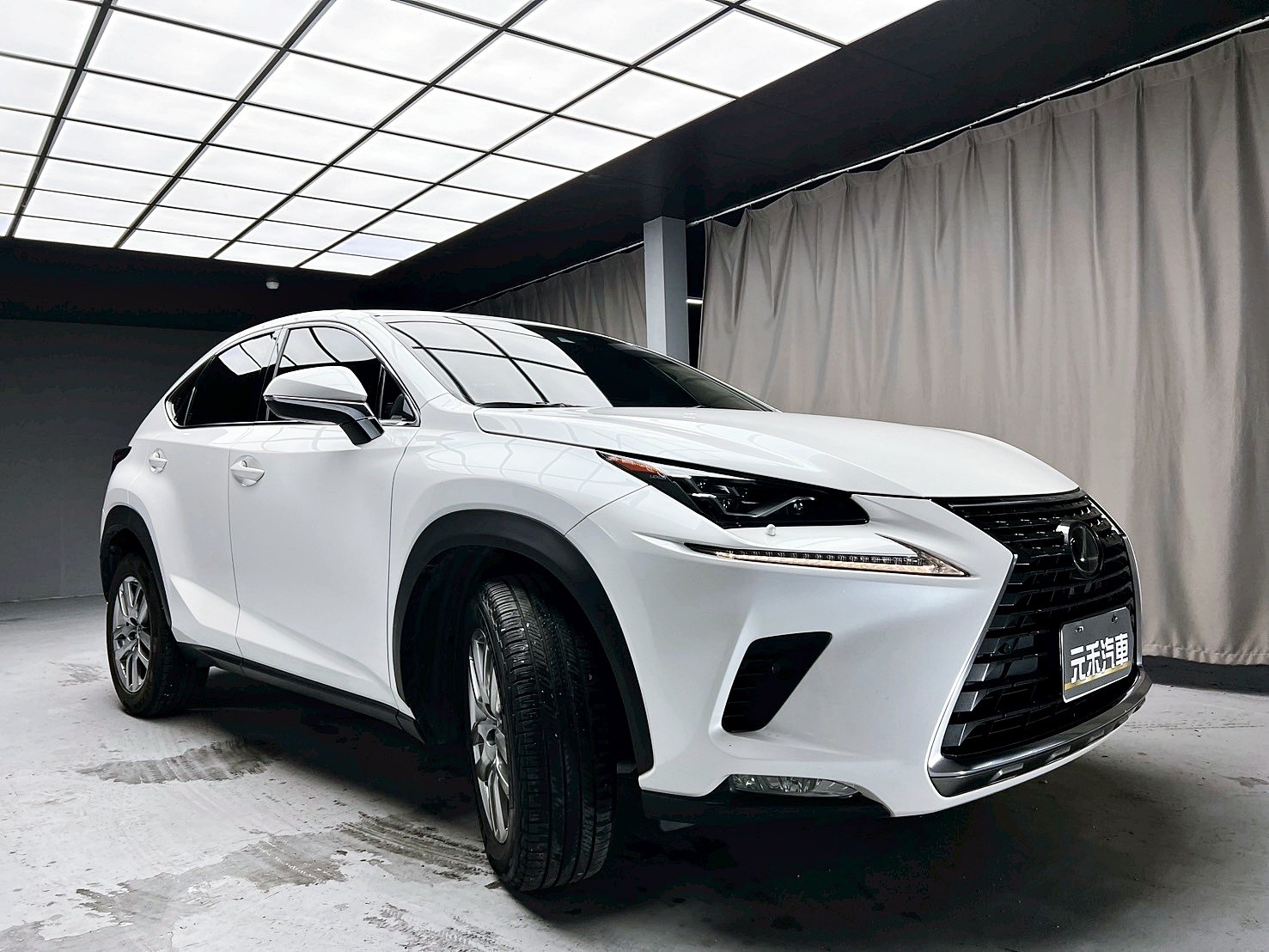 全台到府賞車 2017/18 Lexus NX300 豪華版『小李經理』元禾國際車業/中古車/促銷中  第19張相片