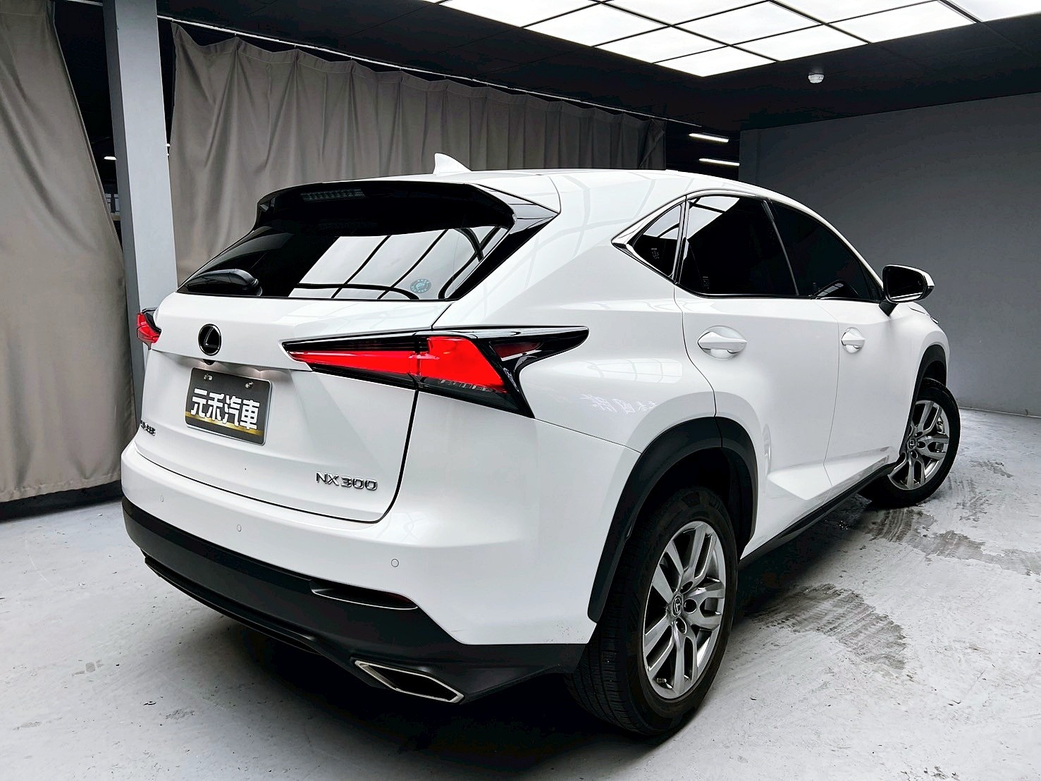 全台到府賞車 2017/18 Lexus NX300 豪華版『小李經理』元禾國際車業/中古車/促銷中  第20張相片