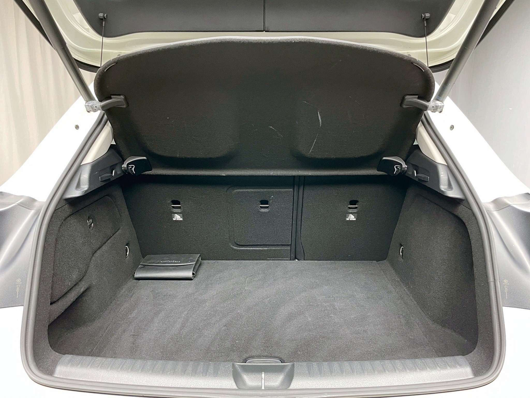 全台到府賞車 2015 Benz GLA180 X156型『小李經理』元禾國際車業/中古車/促銷中  第4張相片