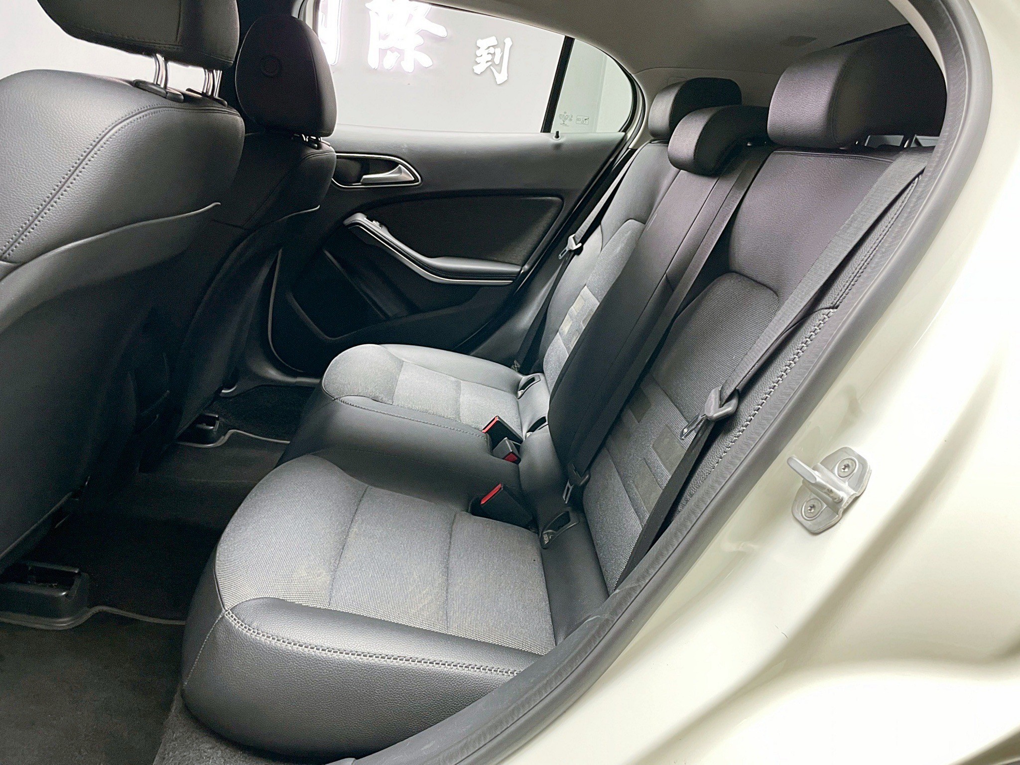 全台到府賞車 2015 Benz GLA180 X156型『小李經理』元禾國際車業/中古車/促銷中  第8張相片