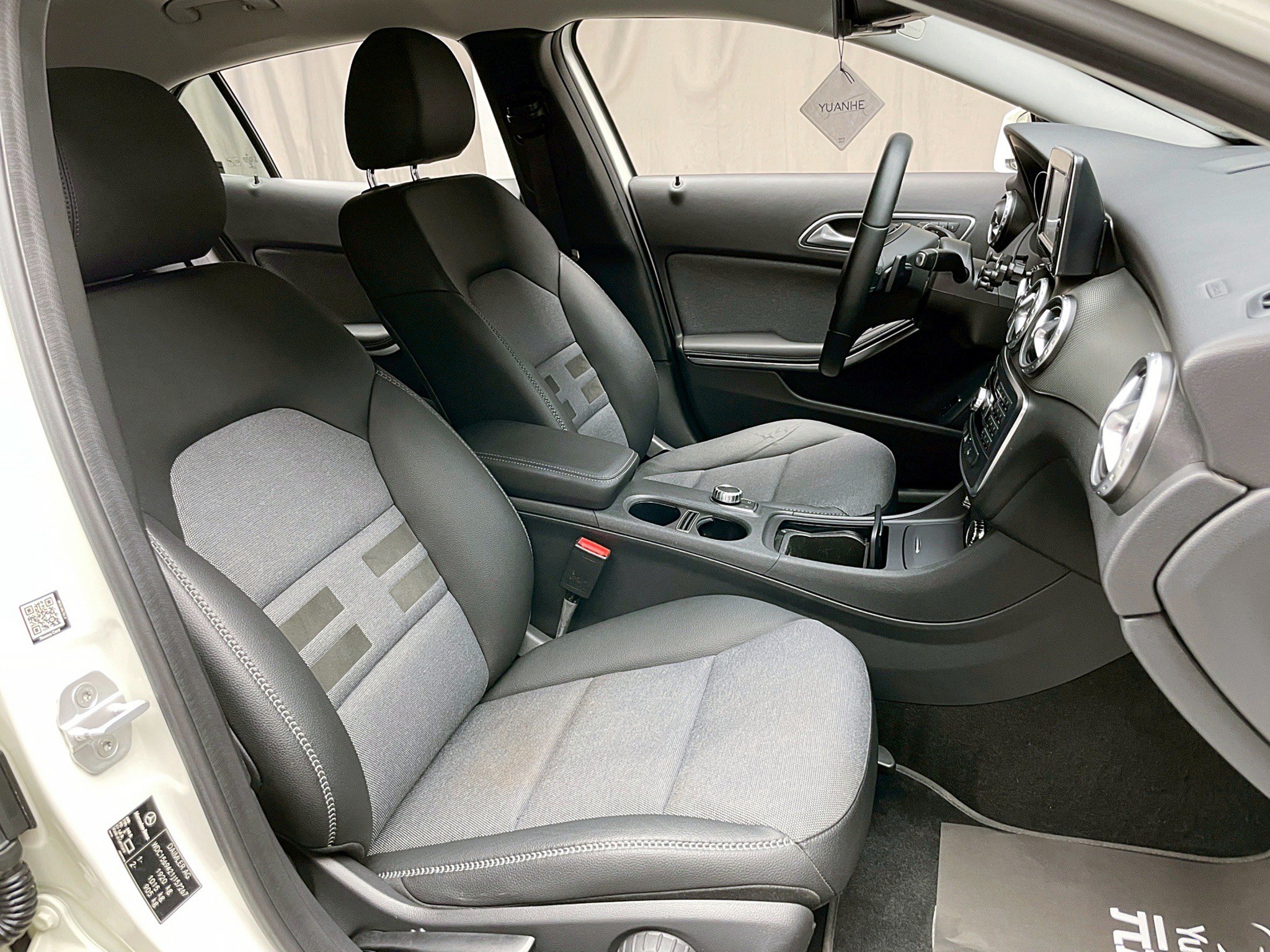 全台到府賞車 2015 Benz GLA180 X156型『小李經理』元禾國際車業/中古車/促銷中  第10張相片