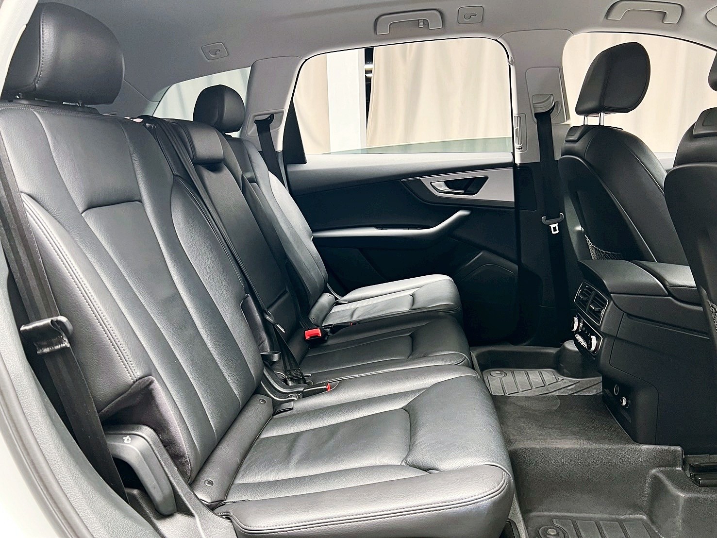 全台到府賞車 2017 Audi Q7 40TFSI Quattro Luxury 七人座『小李經理』元禾國際車業/中古車/促銷中  第13張相片