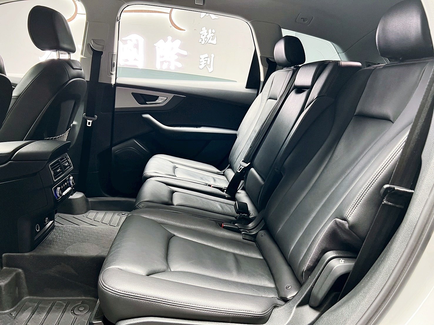 全台到府賞車 2017 Audi Q7 40TFSI Quattro Luxury 七人座『小李經理』元禾國際車業/中古車/促銷中  第14張相片