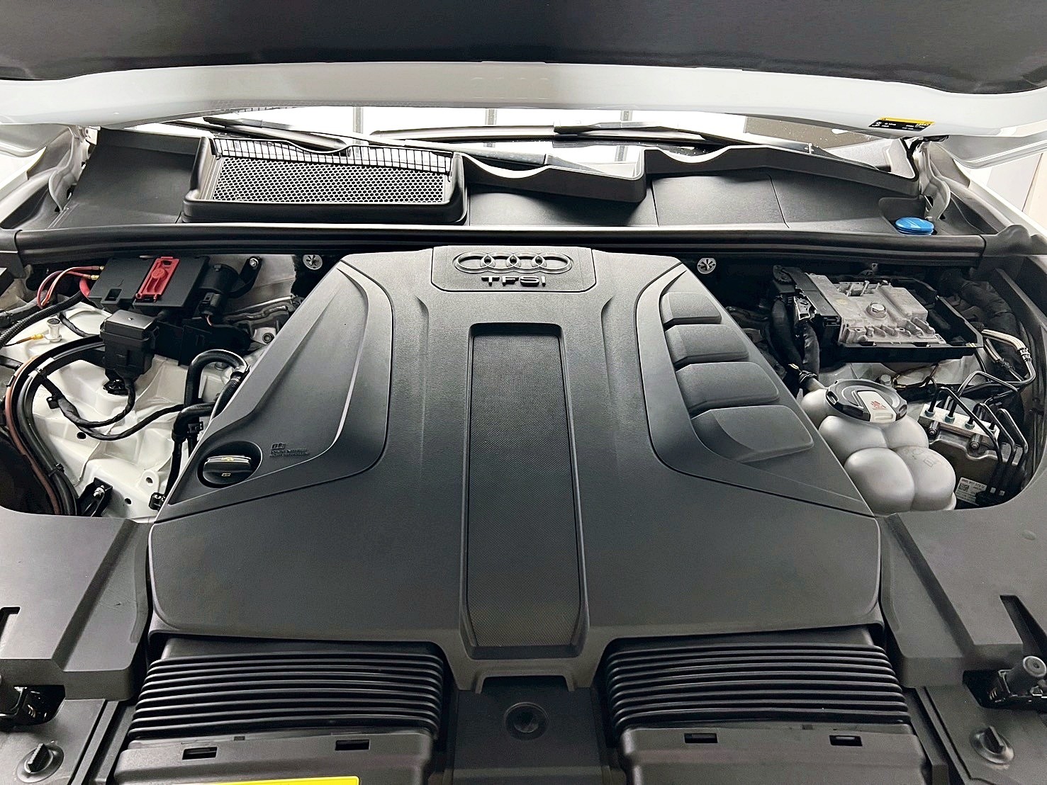 全台到府賞車 2017 Audi Q7 40TFSI Quattro Luxury 七人座『小李經理』元禾國際車業/中古車/促銷中  第16張相片