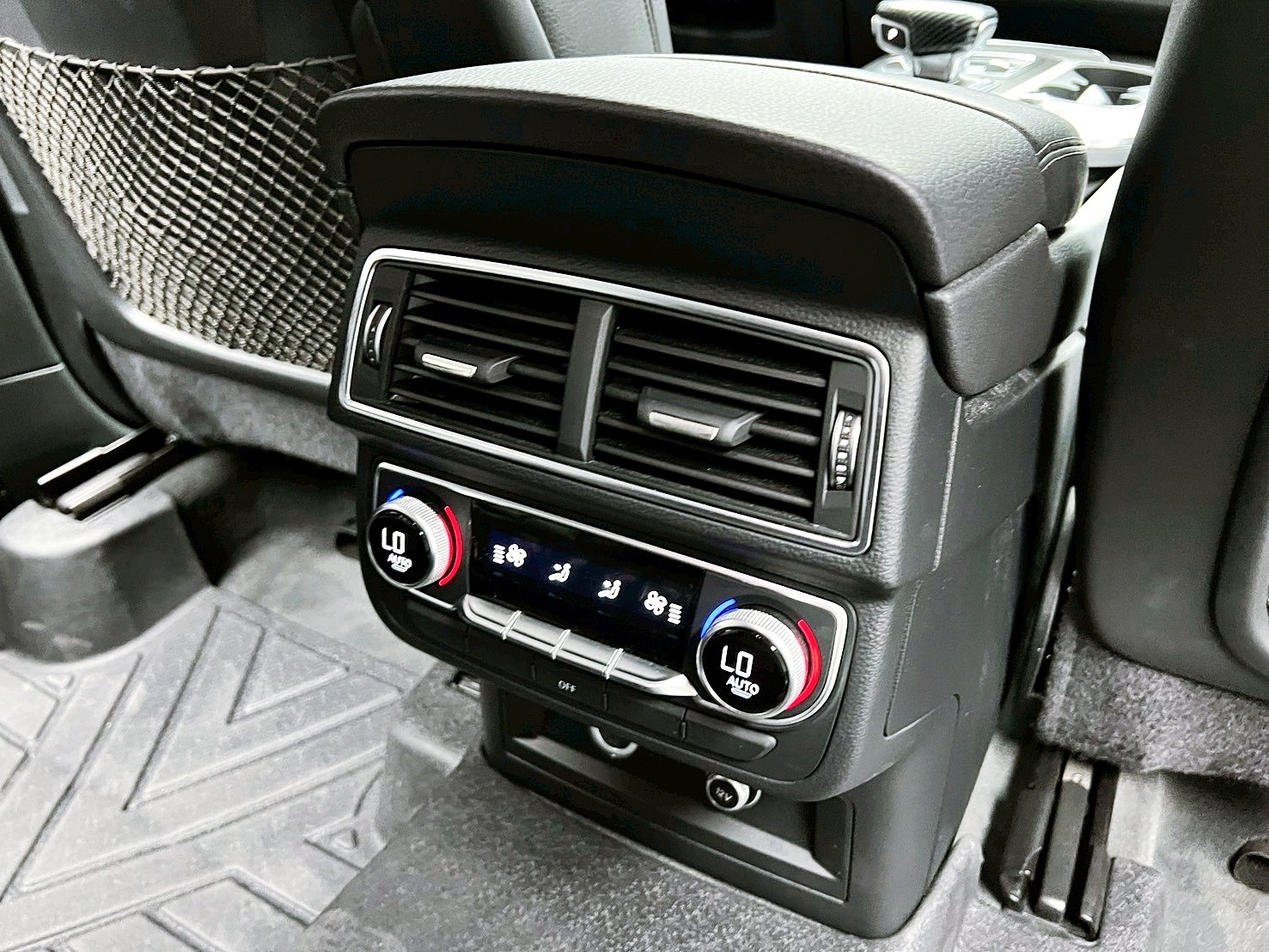 全台到府賞車 2017 Audi Q7 40TFSI Quattro Luxury 七人座『小李經理』元禾國際車業/中古車/促銷中  第17張相片