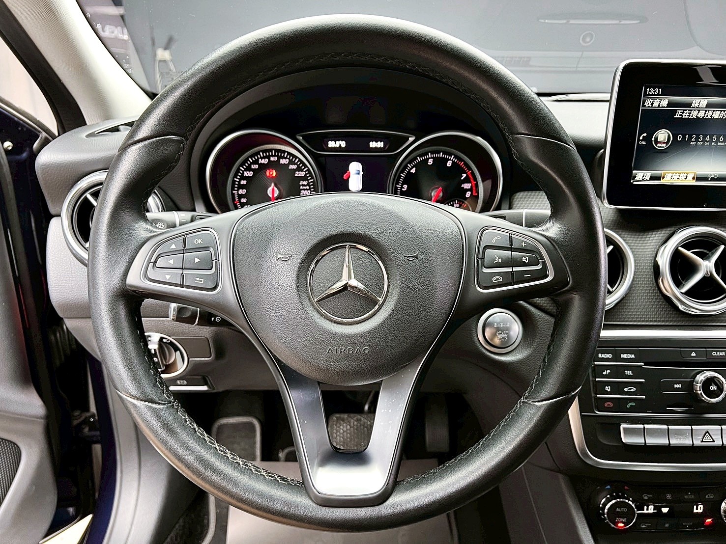 全台到府賞車 2017 Benz GLA180 X156型『小李經理』元禾國際車業/中古車/促銷中  第7張相片