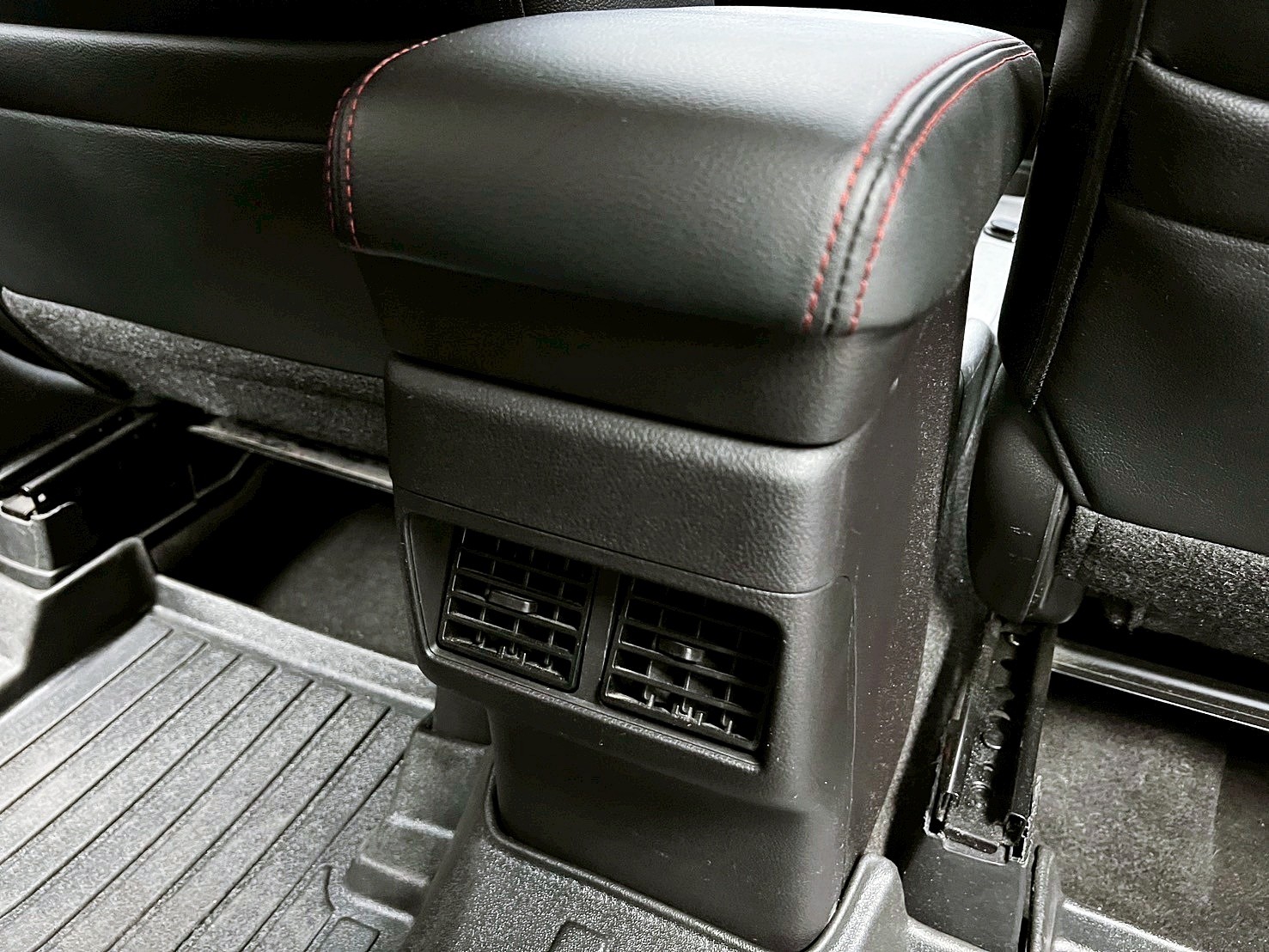 全台到府賞車 2018 Mitsubishi Outlander 五人座安全型『小李經理』元禾國際車業/中古車/促銷中  第11張相片