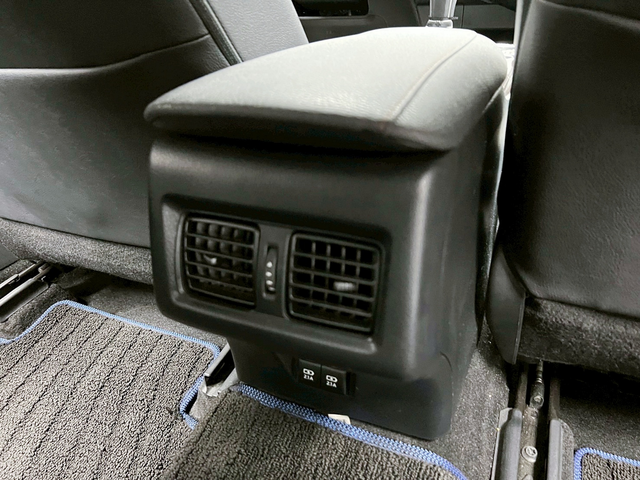 全台到府賞車 2018/19 Toyota Camry Hybrid 尊爵版『小李經理』元禾國際車業/中古車/促銷中  第11張相片