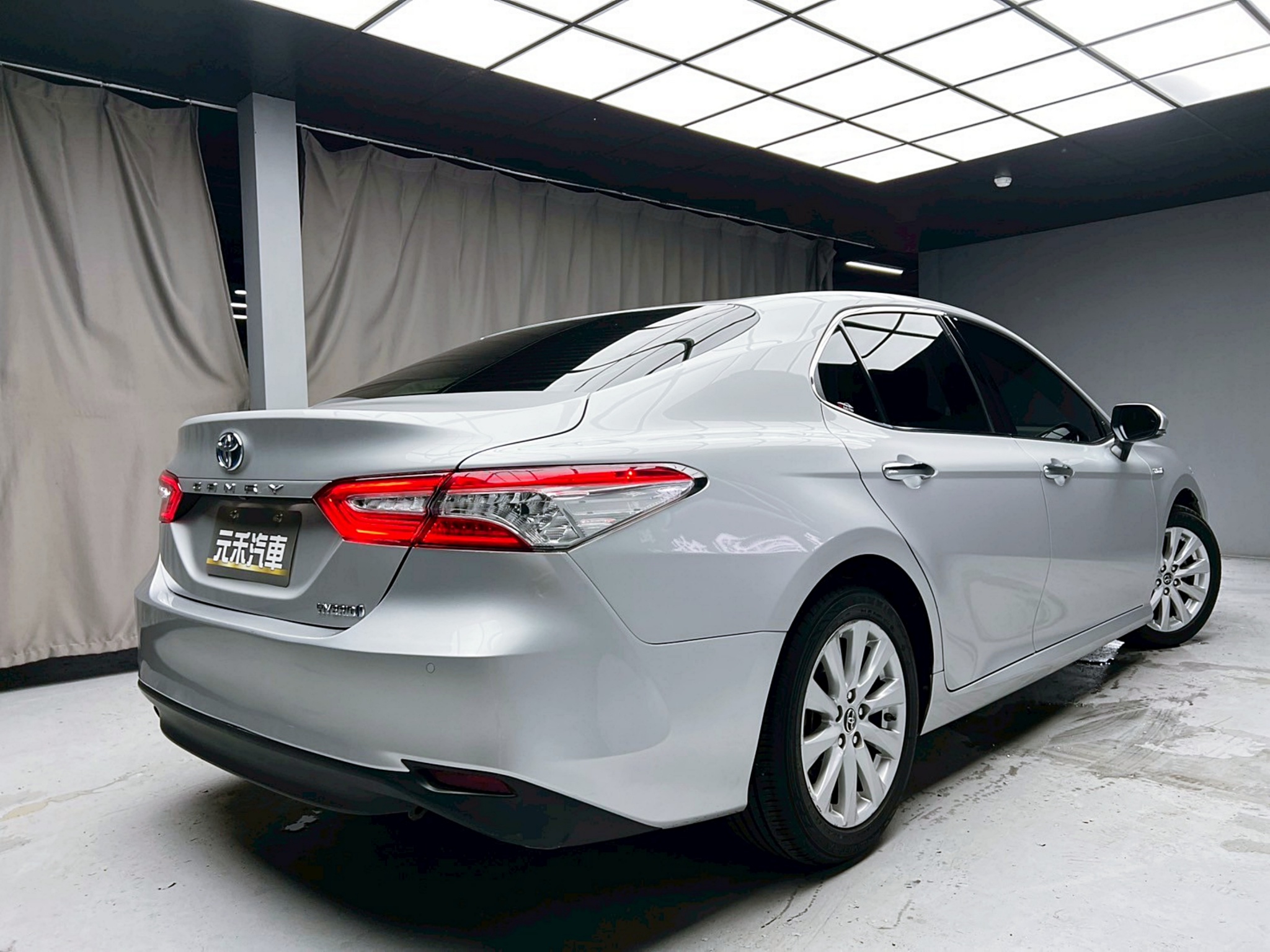 全台到府賞車 2018/19 Toyota Camry Hybrid 尊爵版『小李經理』元禾國際車業/中古車/促銷中  第17張相片
