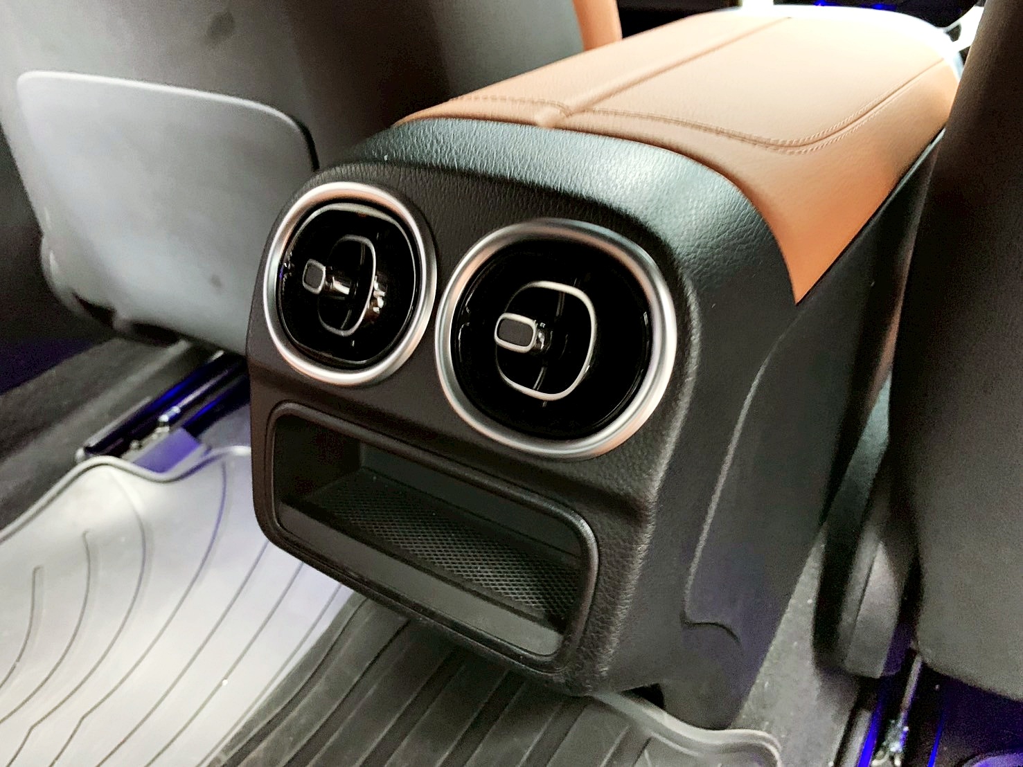 全台到府賞車 2022/23 Benz C200 Sedan AMG Line W206型『小李經理』元禾國際車業/中古車/促銷中  第11張相片