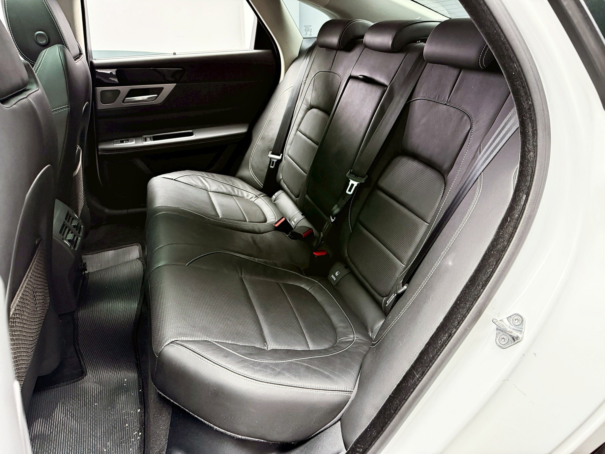 全台到府賞車 2015/16 Jaguar XF R-Sport 35t『小李經理』元禾國際車業/中古車/促銷中  第6張相片