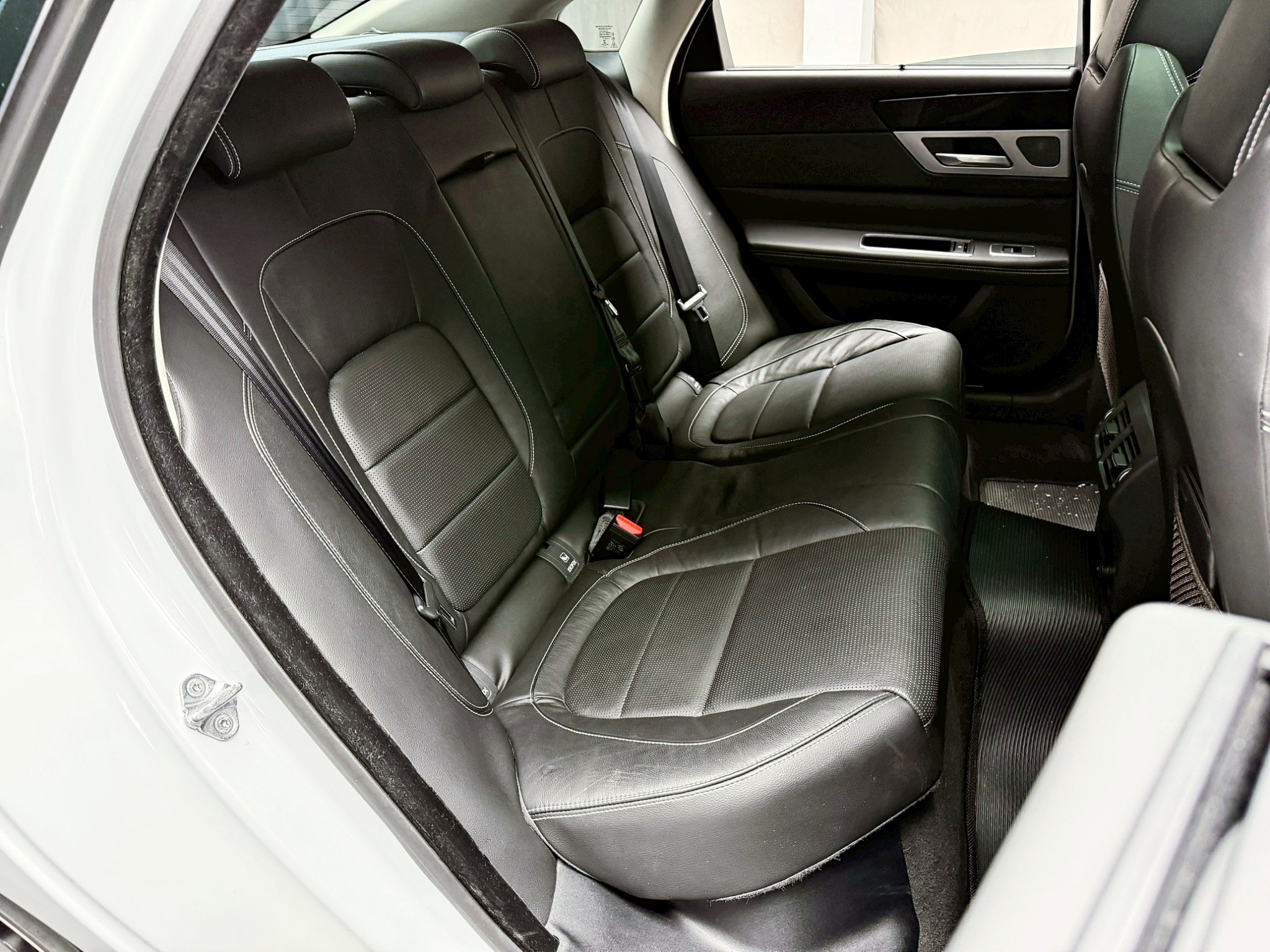 全台到府賞車 2015/16 Jaguar XF R-Sport 35t『小李經理』元禾國際車業/中古車/促銷中  第7張相片