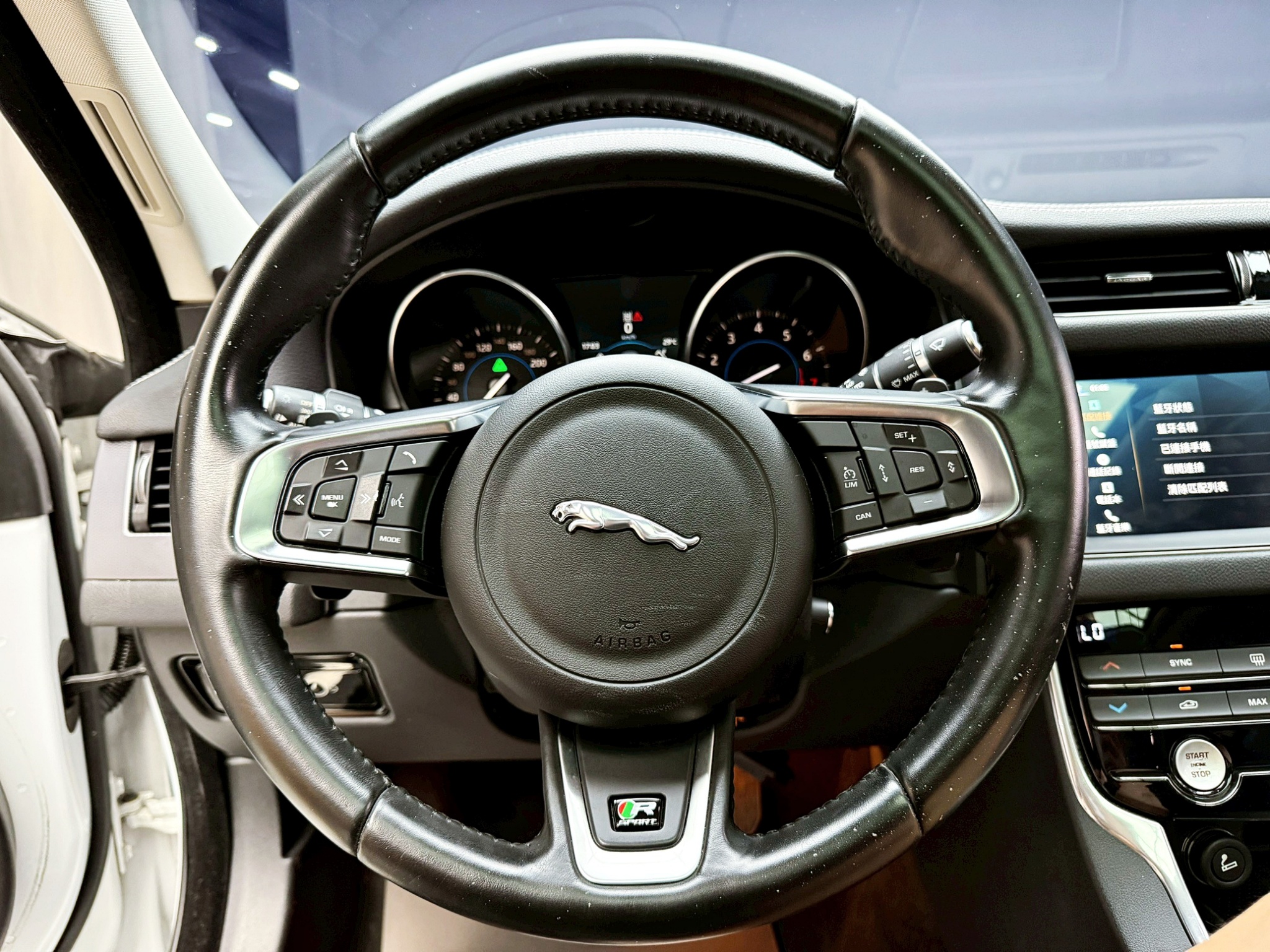 全台到府賞車 2015/16 Jaguar XF R-Sport 35t『小李經理』元禾國際車業/中古車/促銷中  第11張相片