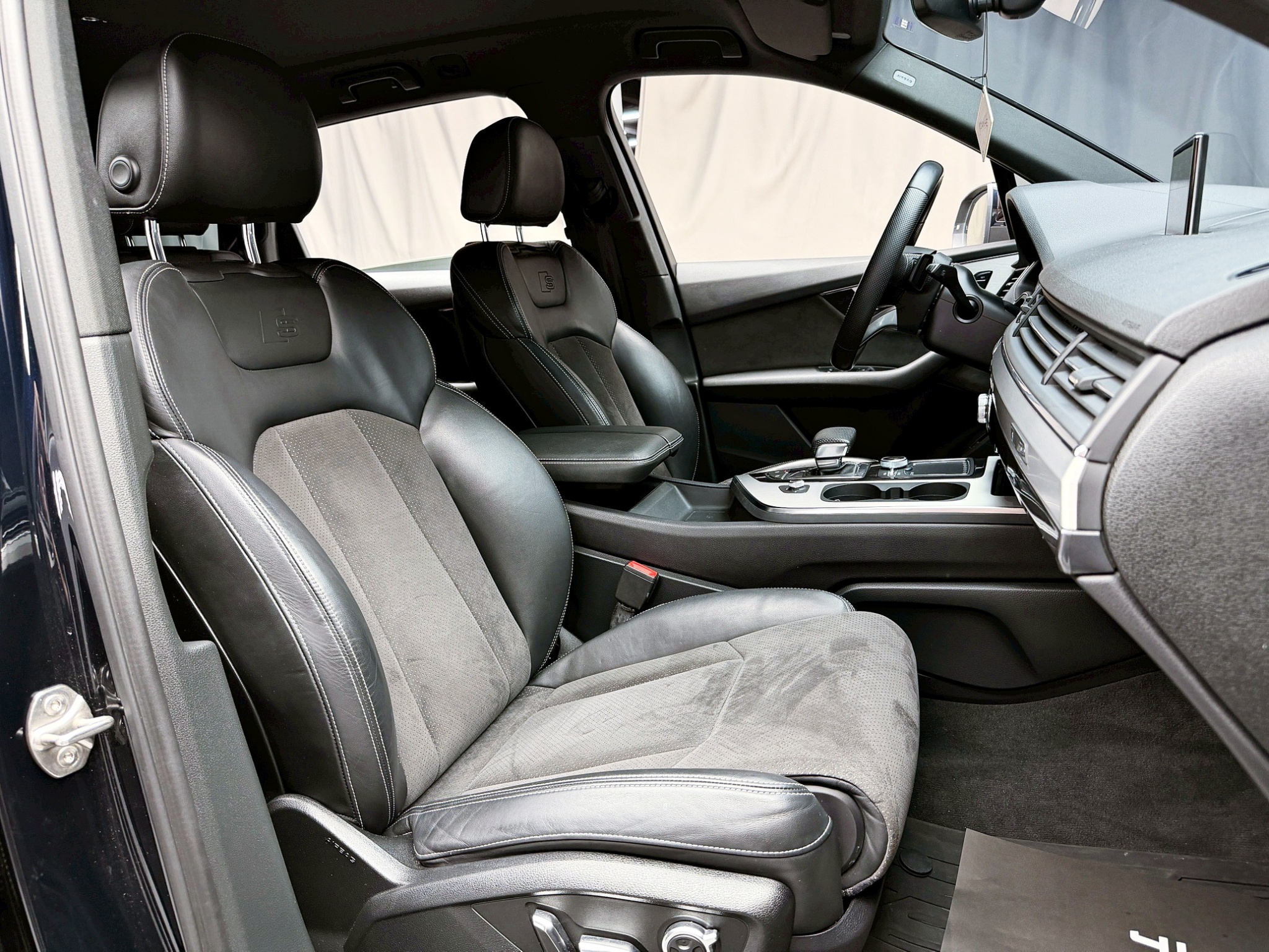 全台到府賞車 2016/17 Audi Q7 45TDI Quattro 七人座『小李經理』元禾國際車業/中古車/促銷中  第12張相片