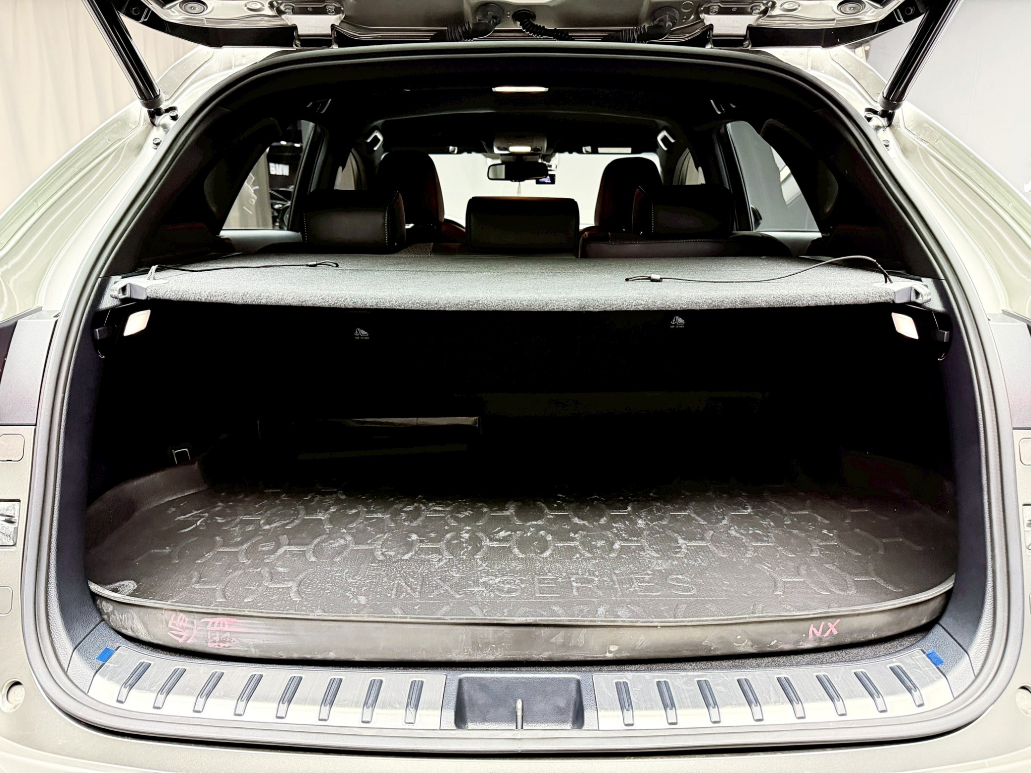 全台到府賞車 2017/18 Lexus NX300 F-Sport『小李經理』元禾國際車業/中古車/促銷中  第4張相片