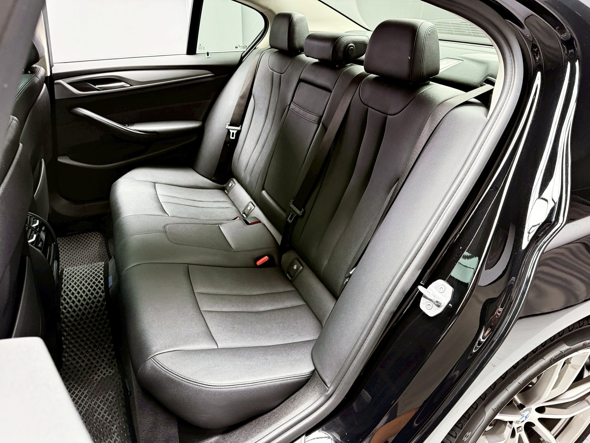 全台到府賞車 2017 BMW 530i Sedan G30型『小李經理』元禾國際車業/中古車/促銷中  第6張相片