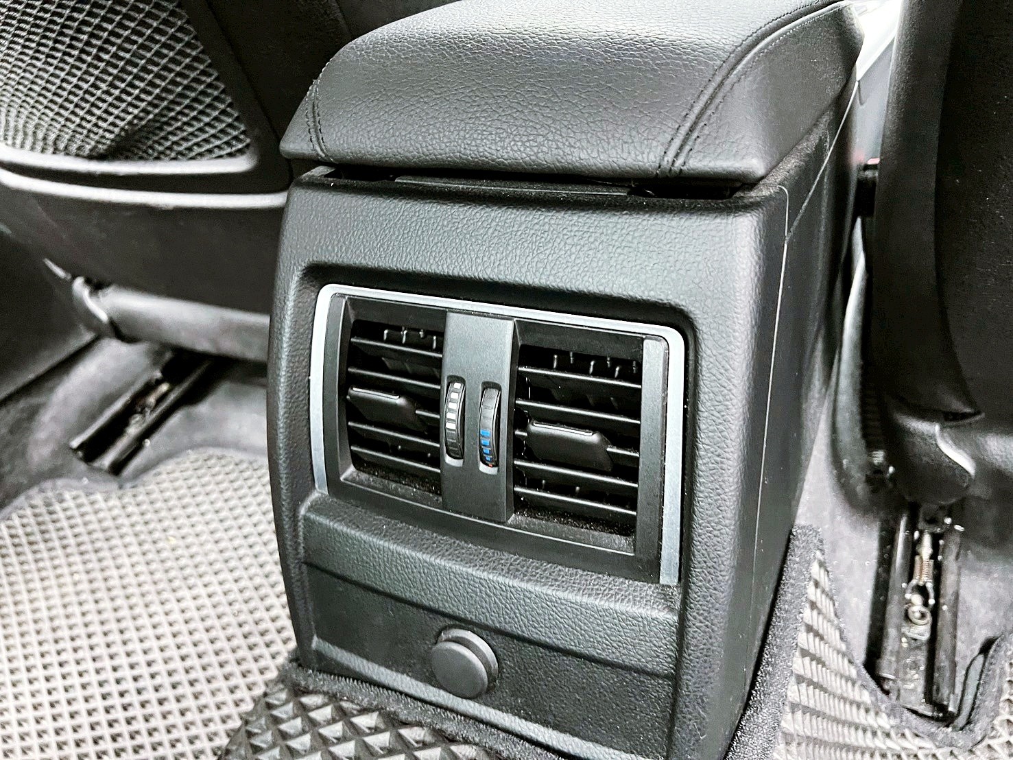 全台到府賞車 2017 BMW 320i Sedan M-Sport F30型『小李經理』元禾國際車業/中古車/促銷中  第11張相片