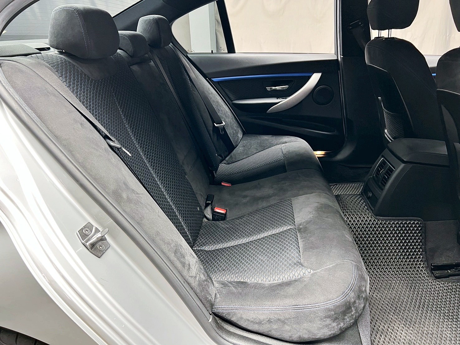 全台到府賞車 2017 BMW 320i Sedan M-Sport F30型『小李經理』元禾國際車業/中古車/促銷中  第12張相片