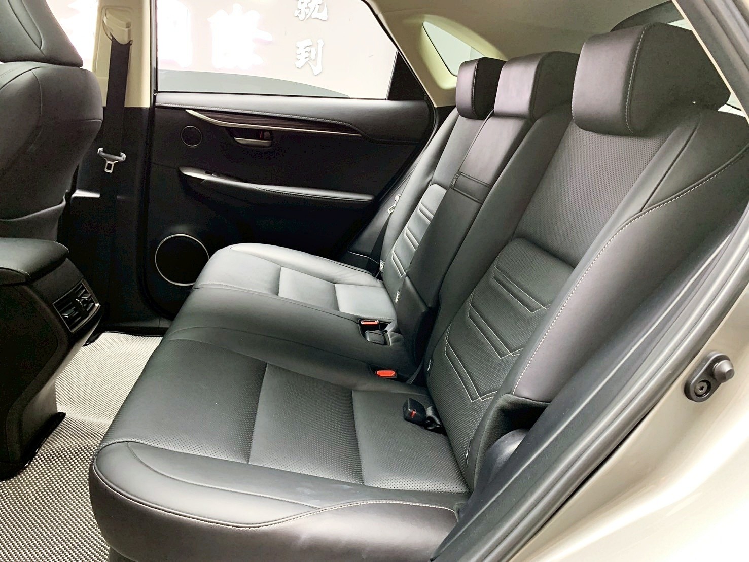 全台到府賞車 2015 Lexus NX200t 頂級版『小李經理』元禾國際車業/中古車/促銷中  第15張相片